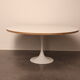 Table basse avec pied tulipe blanche - années 1960