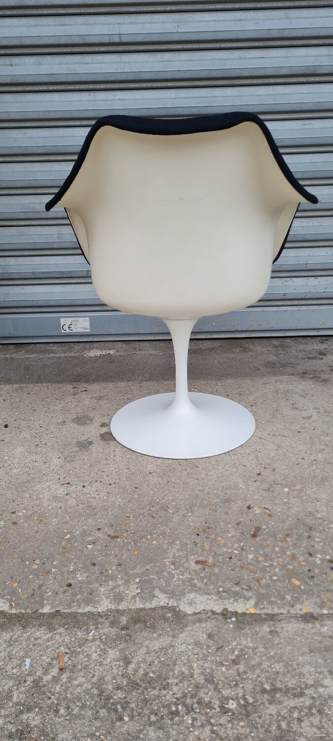 Tulip armchair by Eero Saarinen for Knoll