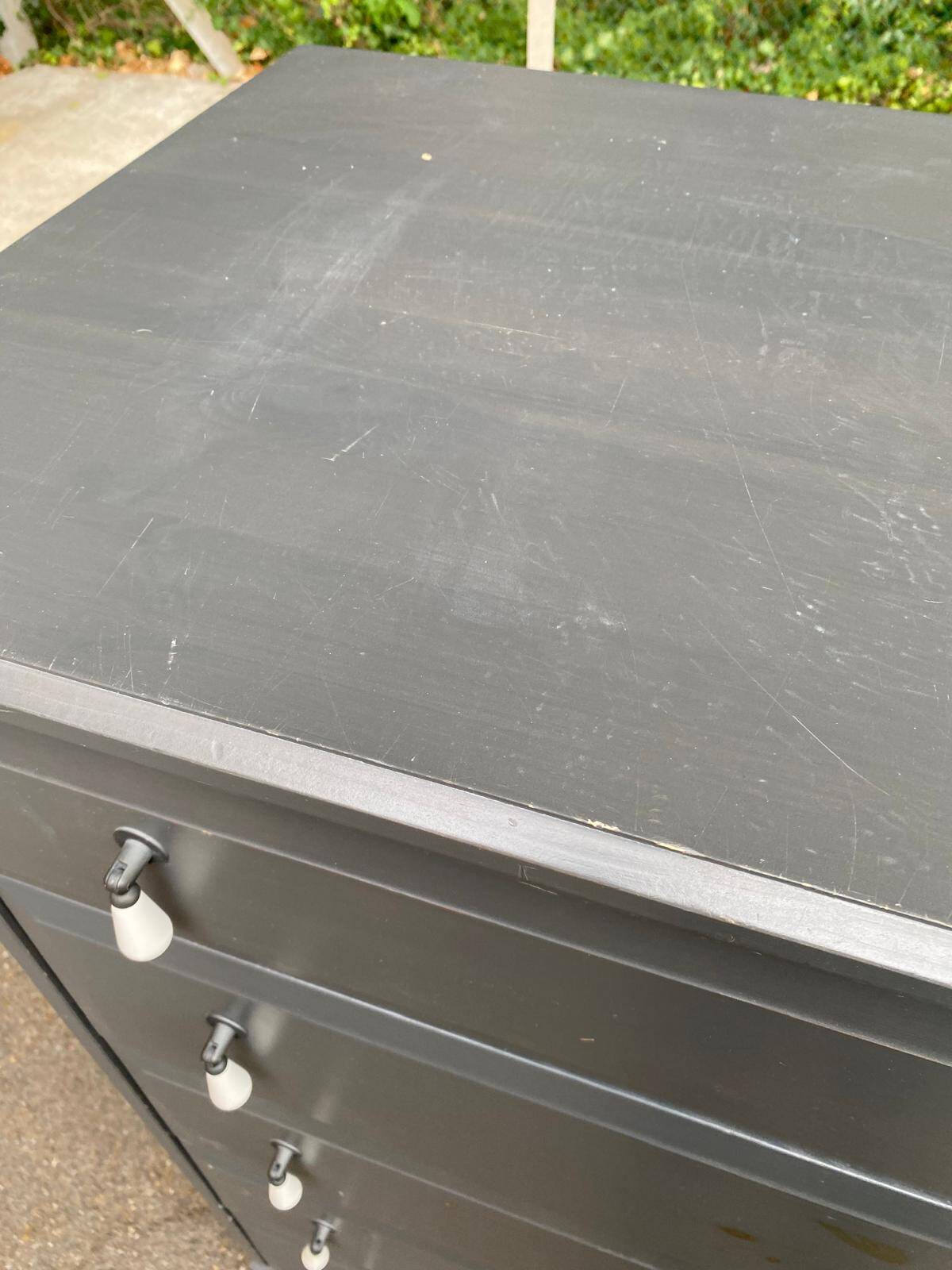 Chiffonnier commode scandinave 5 tiroirs gris anthracite en bois massif