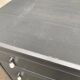 Chiffonnier commode scandinave 5 tiroirs gris anthracite en bois massif