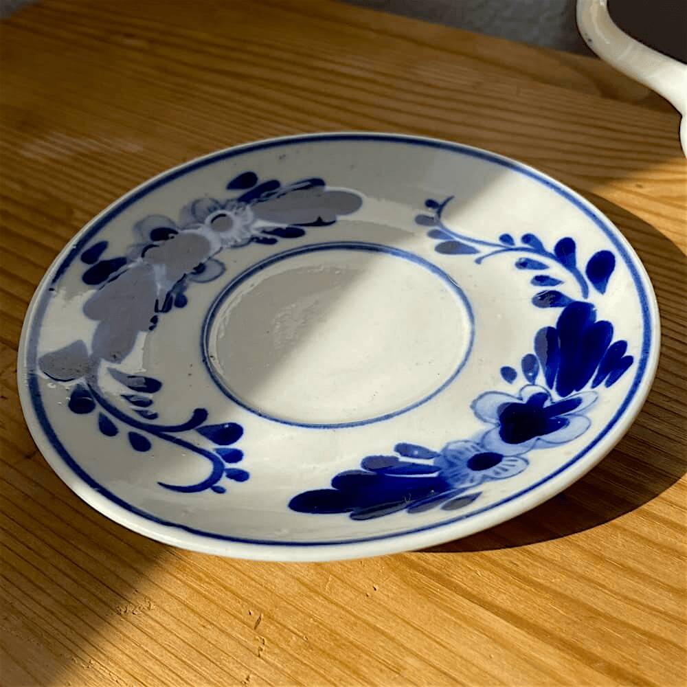 Tasse à café et soucoupe en Delft Blue peintes à la main