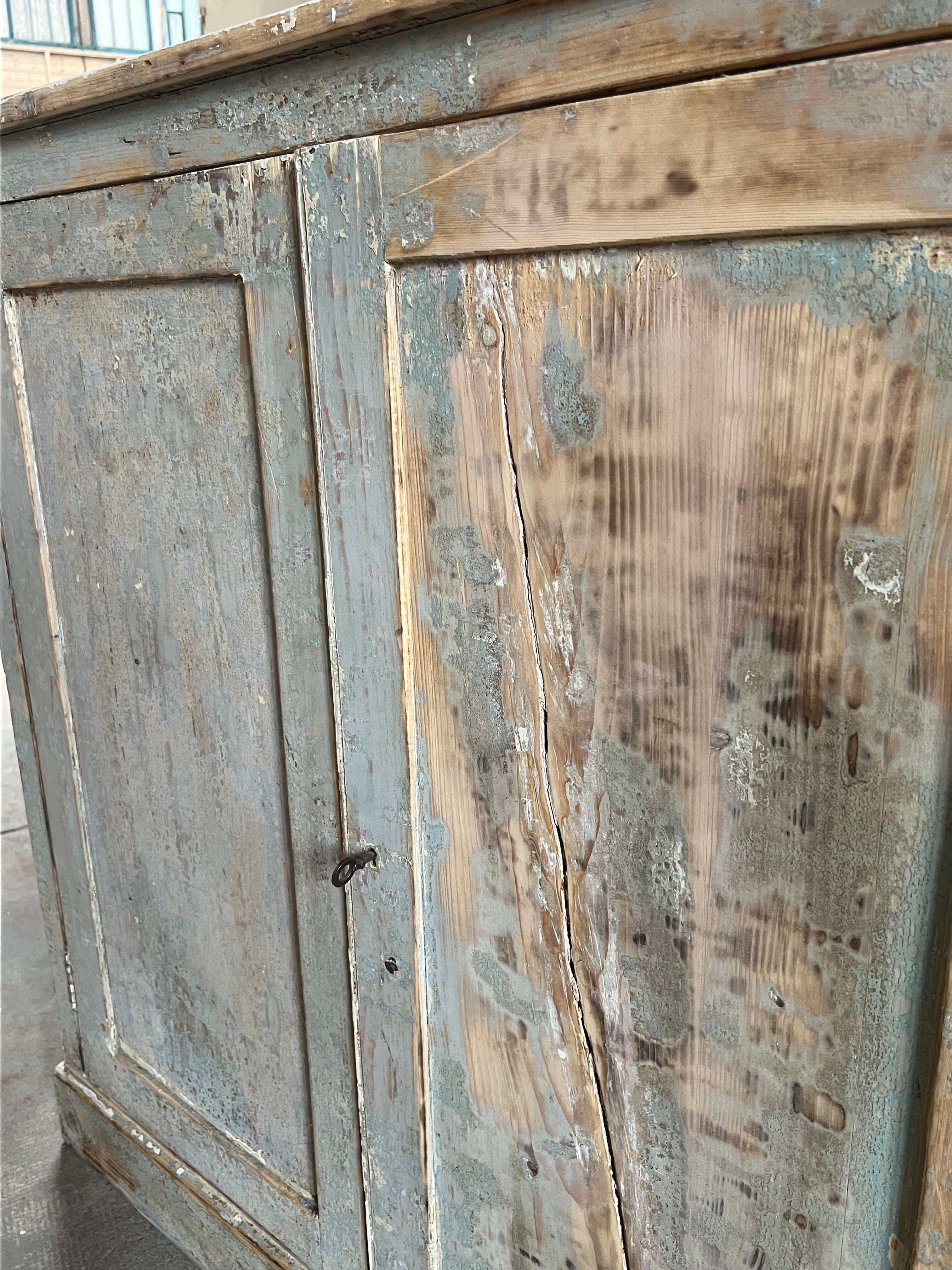 Buffet painted