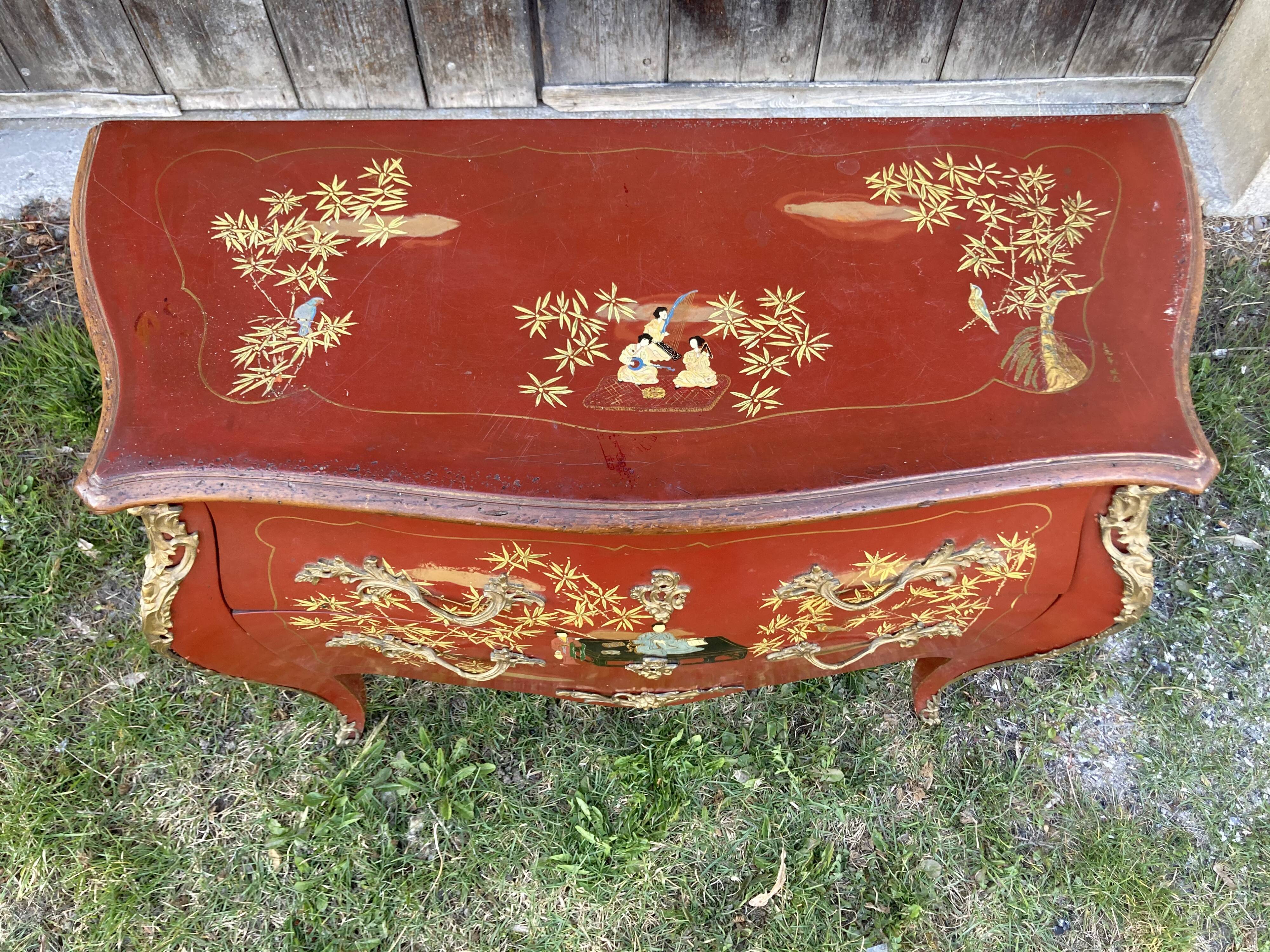 Commode galbée louis XV
