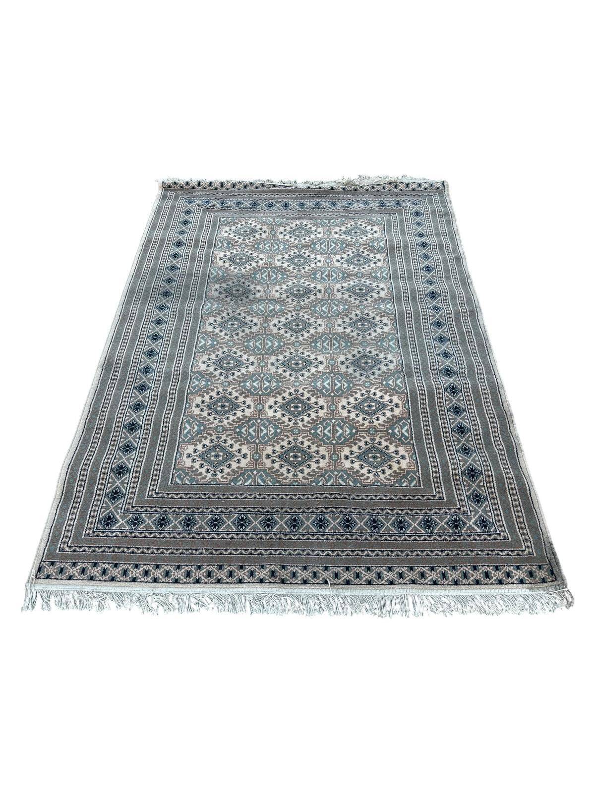 Oriental style rug 230cm x 170cm