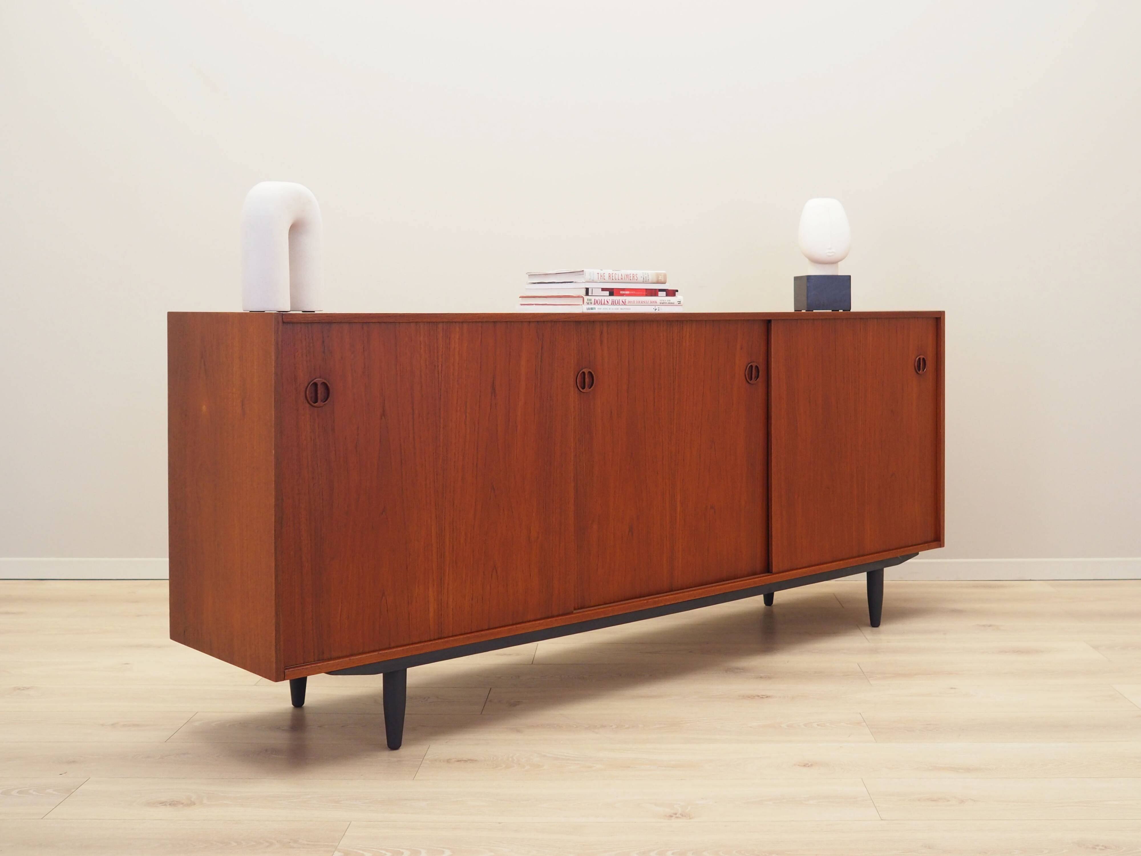 Buffet en teck, design danois, années 1970, production : Danemark