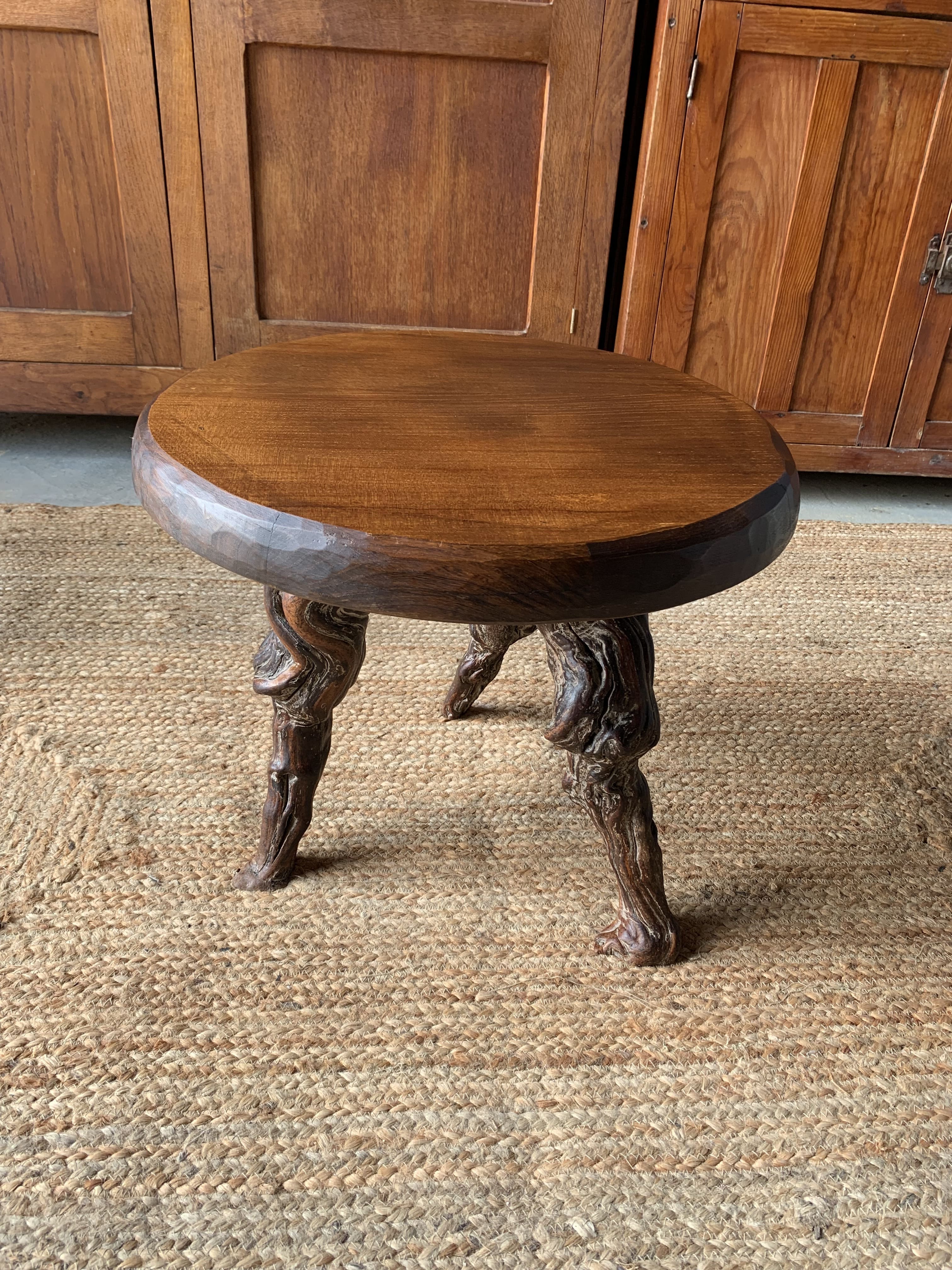 Round coffee table, vines