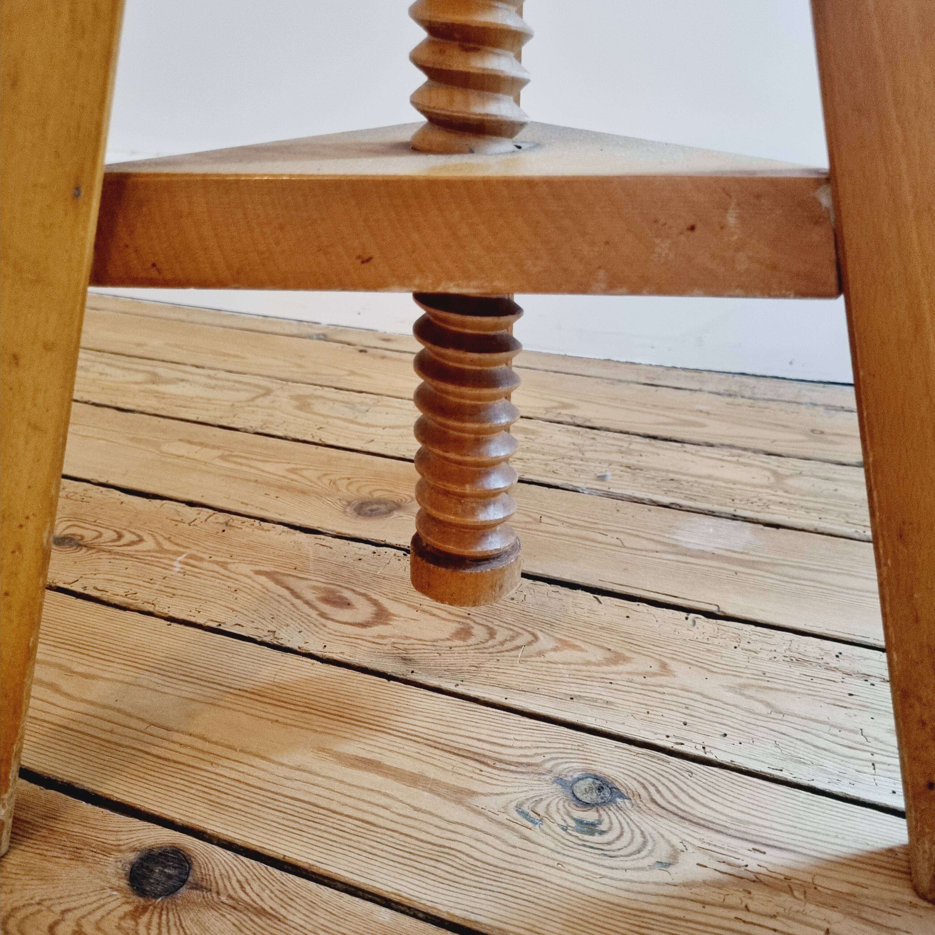 Adjustable piano stool