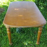 Country table fluted feet and turned