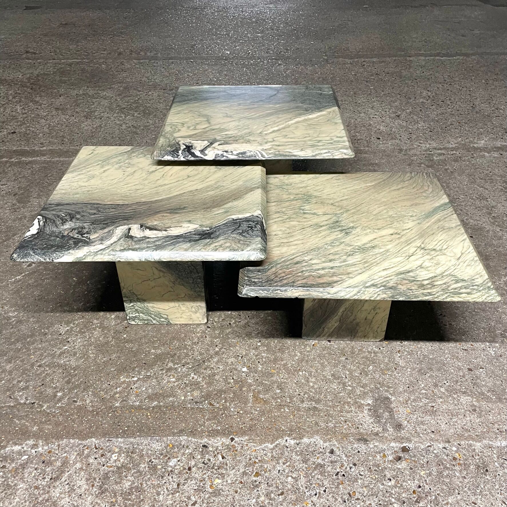 Series of three nesting tables in green marble, 1970