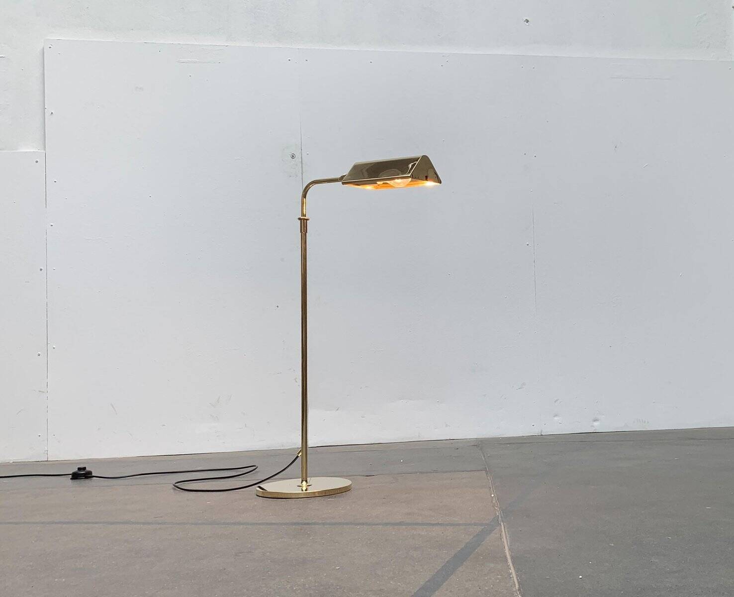 German Vintage Floor Lamp in Hollywood Regency Style in Brass by Florian Schulz