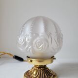 Art deco lamp in bronze and frosted glass