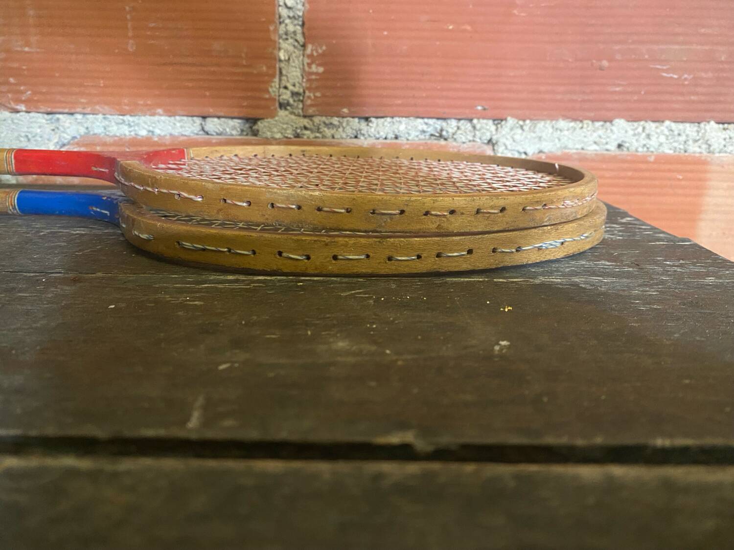 Paire de raquettes de badminton en bois, années 50