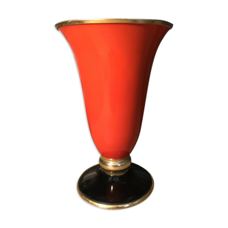 Vase coupe sur pied en métal rouge et noir