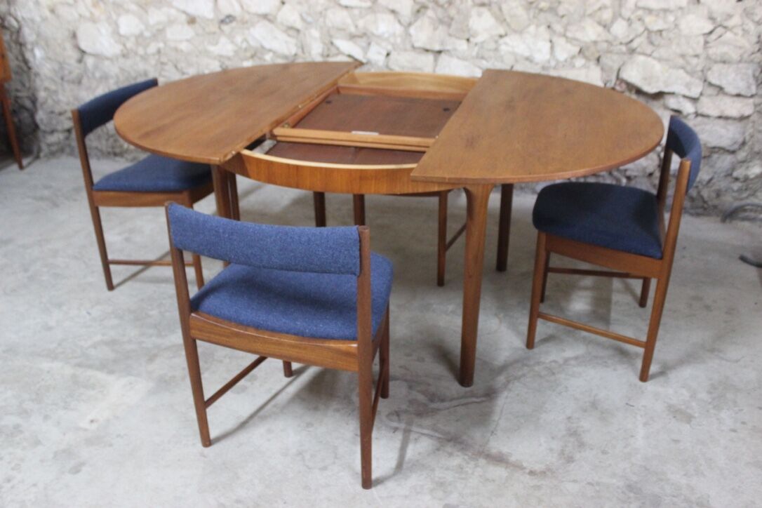 Set dining table 4 chairs by publisher McIntosh