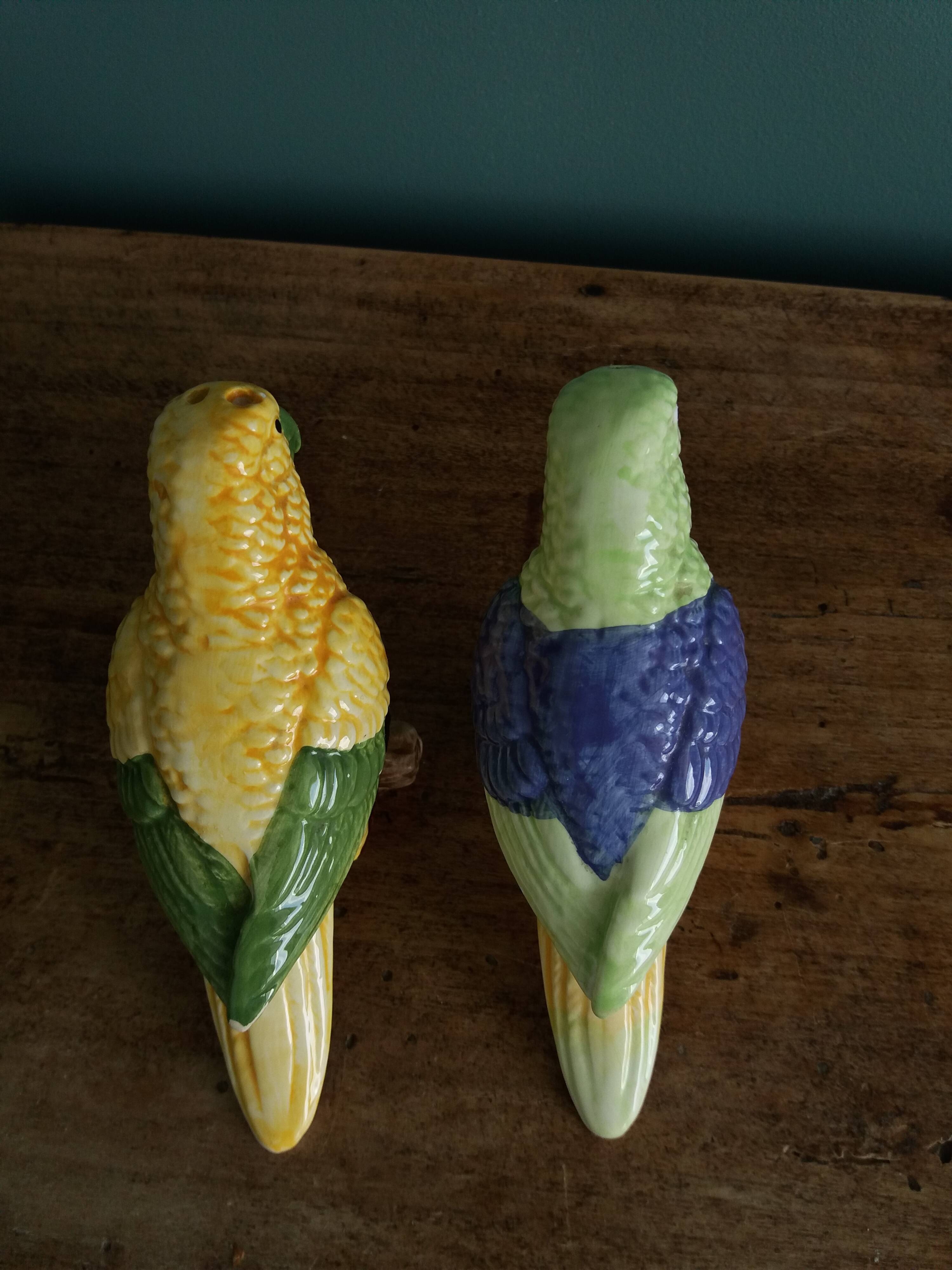 Salt shaker zoomorphic parakeet bird