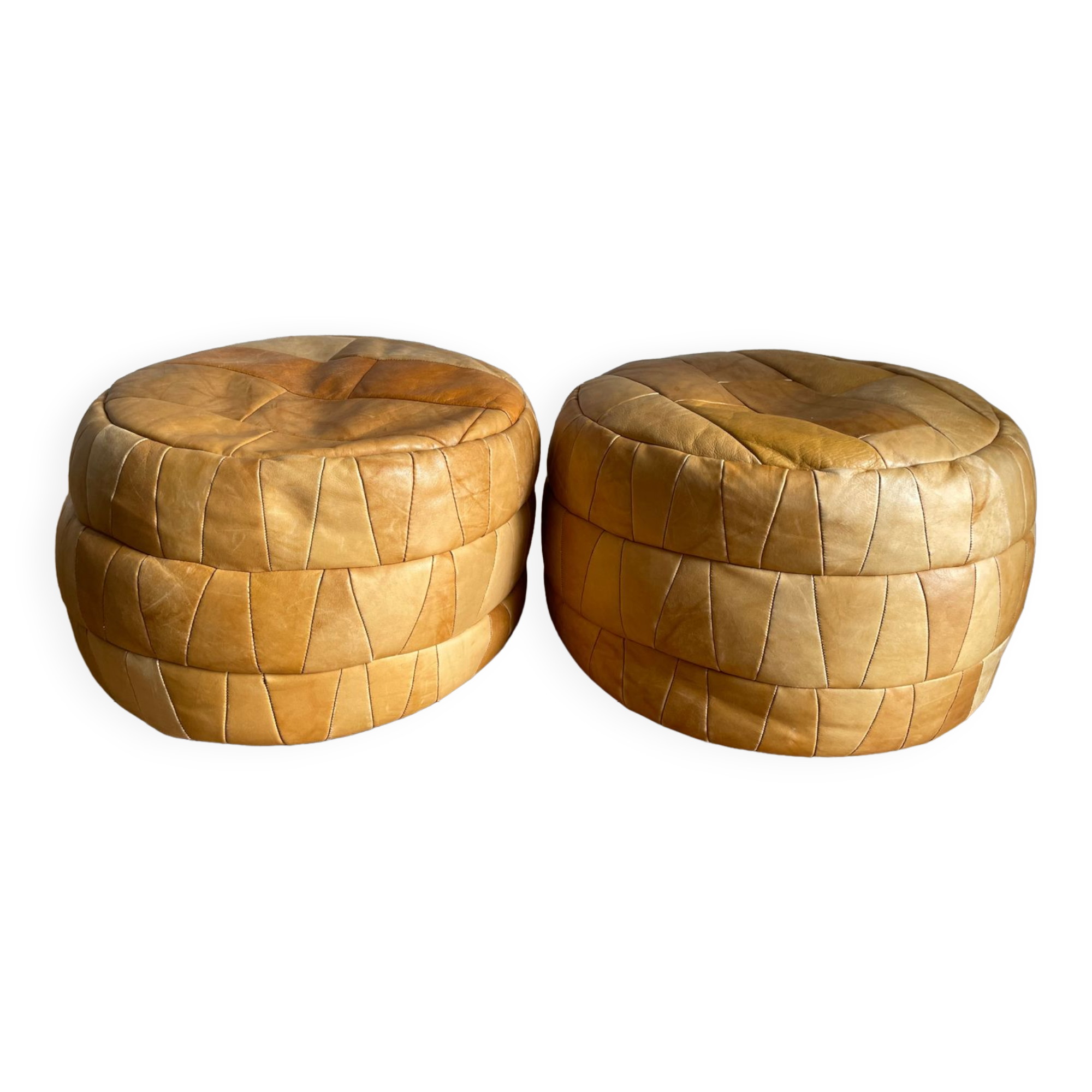 Set of 2 patchwork leather poufs brown camel De Sède