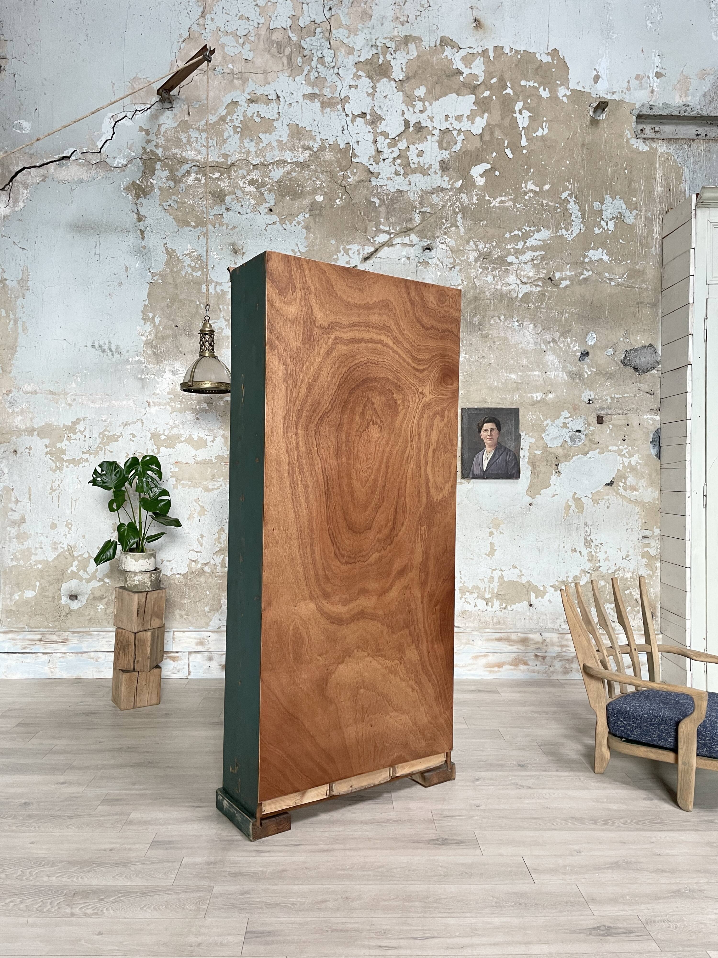 Furniture of trade showcase, around 1900.