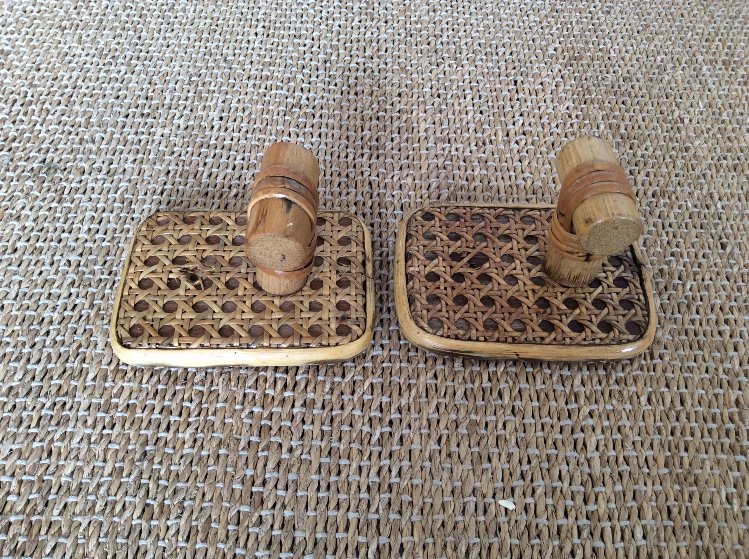2 patères en rotin