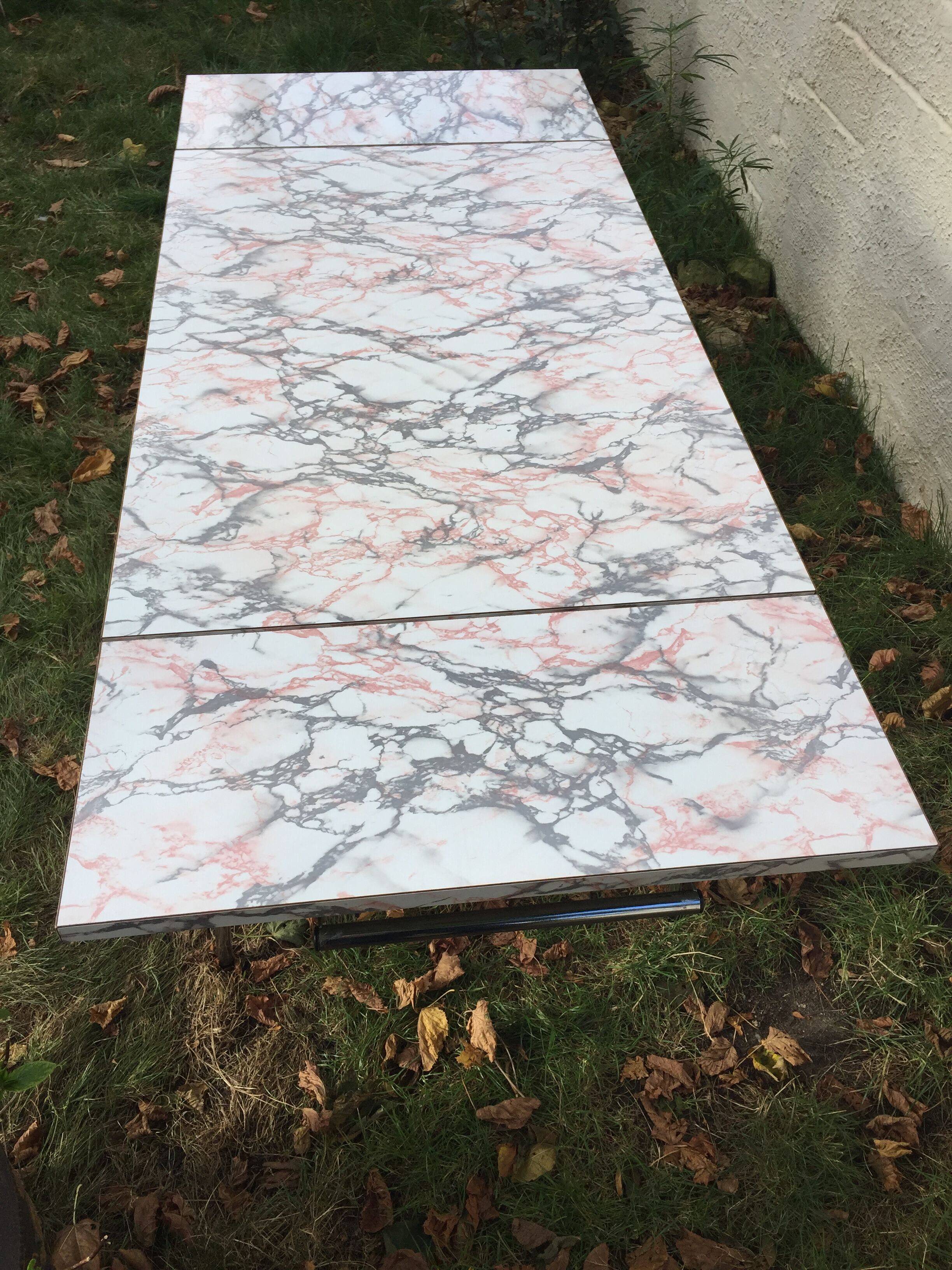 Table formica white grey marble, pink Supermatic