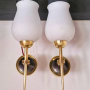 Paire d'appliques opaline et laiton 1950