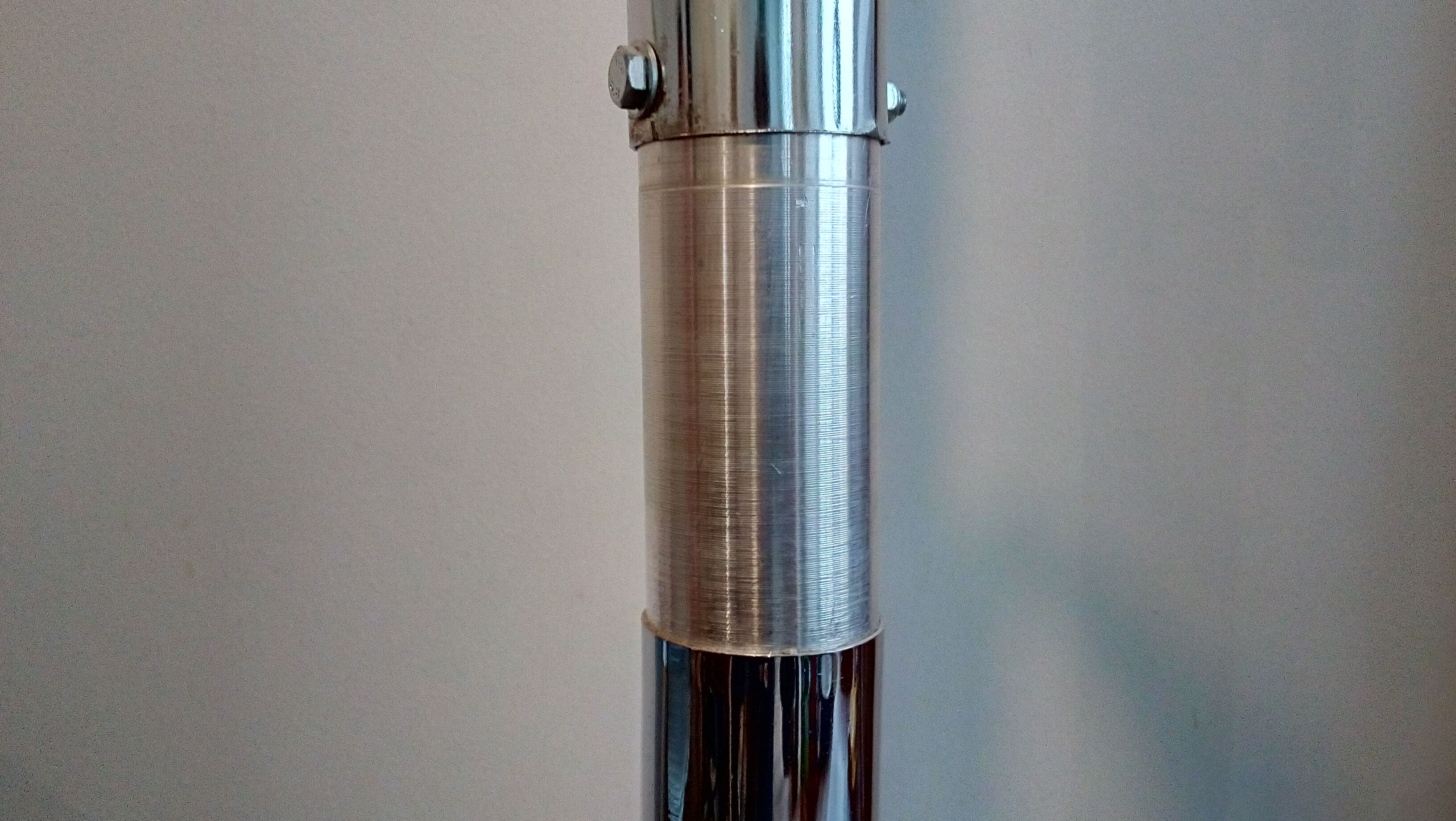 Metal parrot coat rack