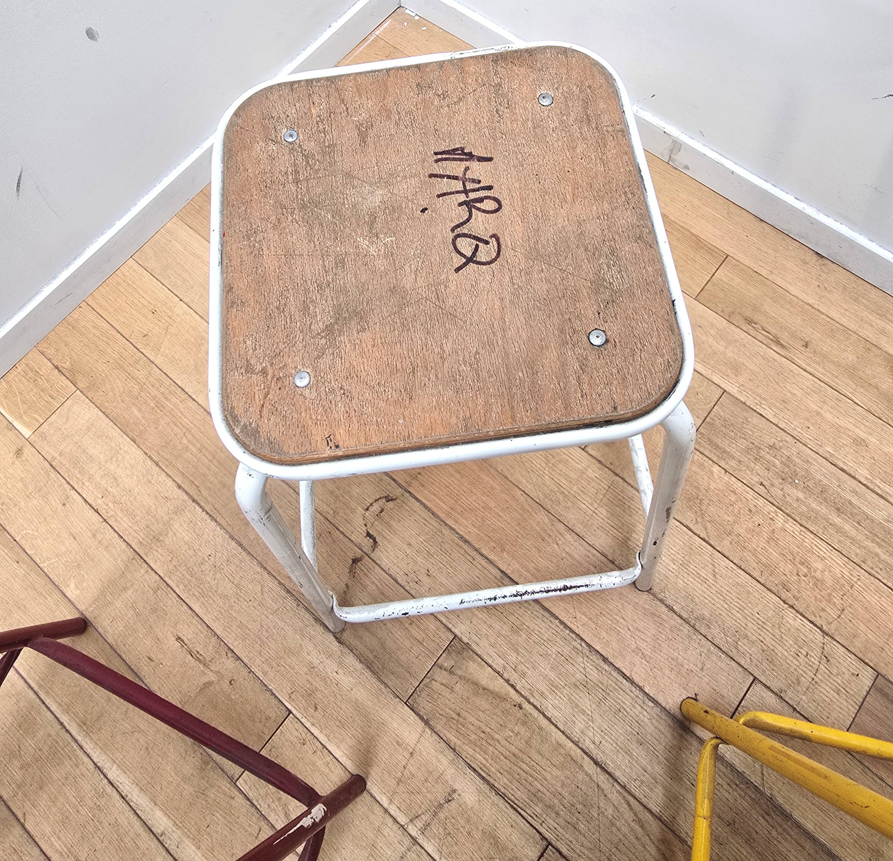 Suite de 3 tabourets industriels