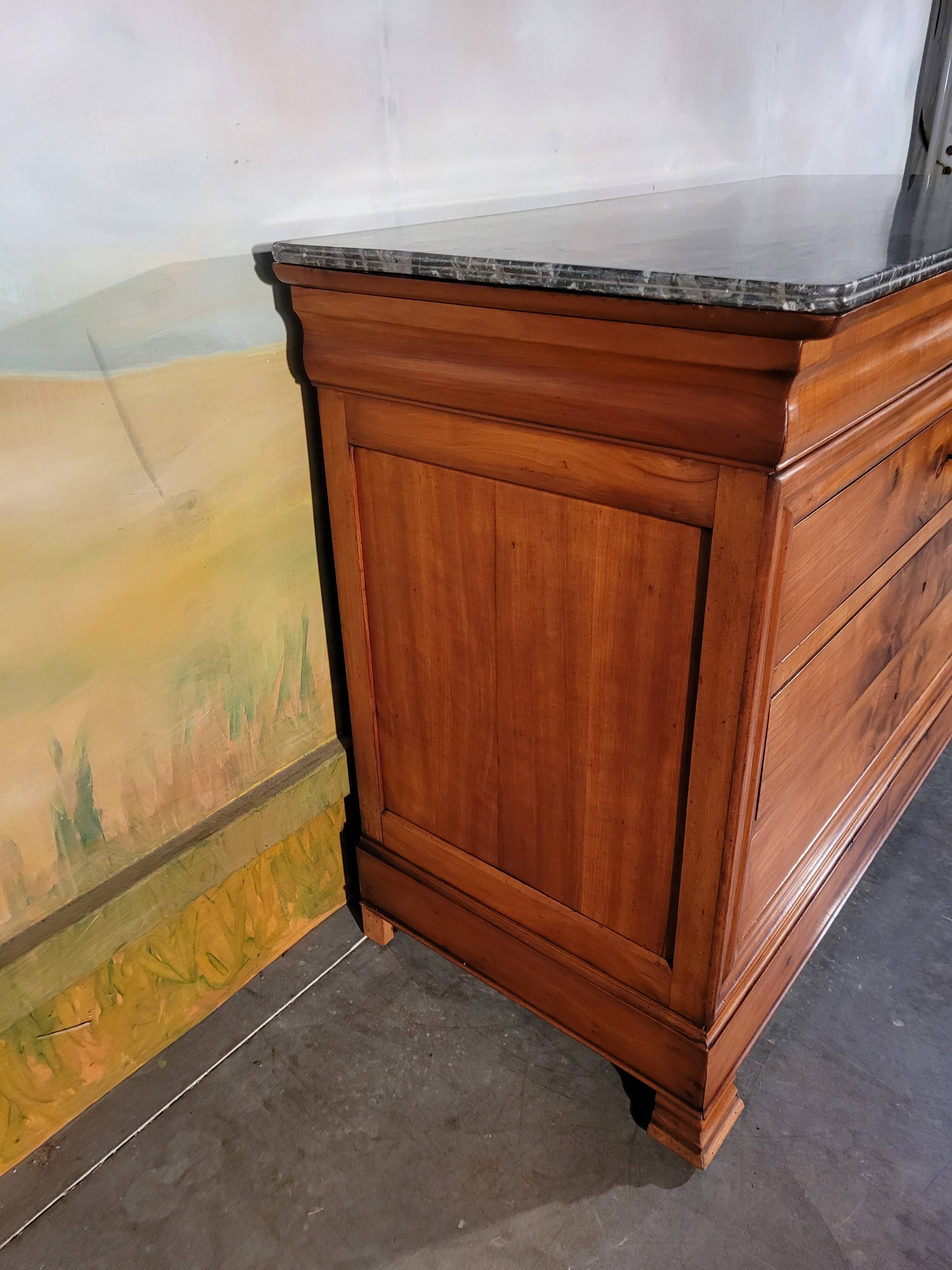 Commode époque Louis Philippe en merisier massif