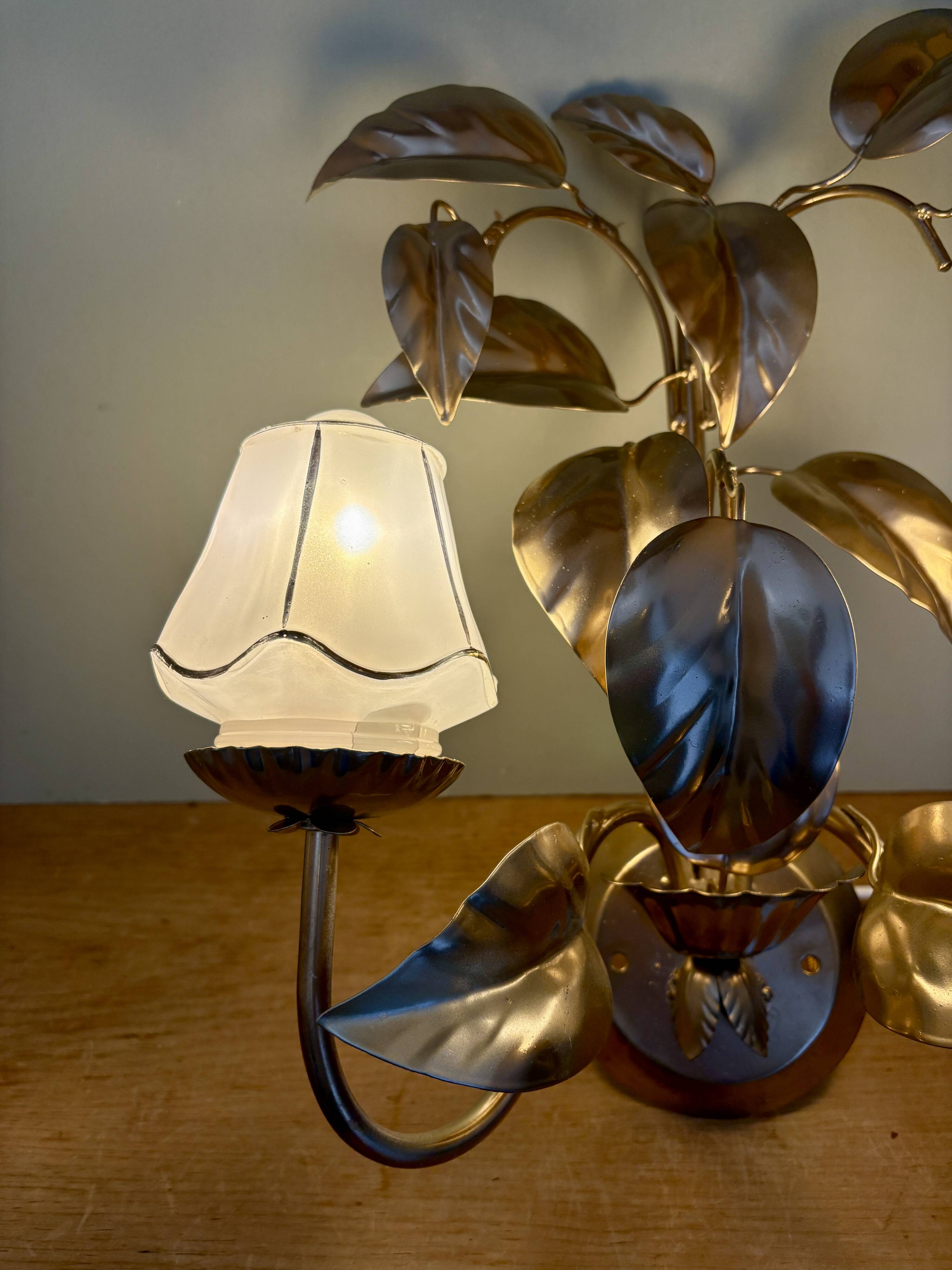 Vintage two-light wall lamp in gold metal with vintage art deco globes