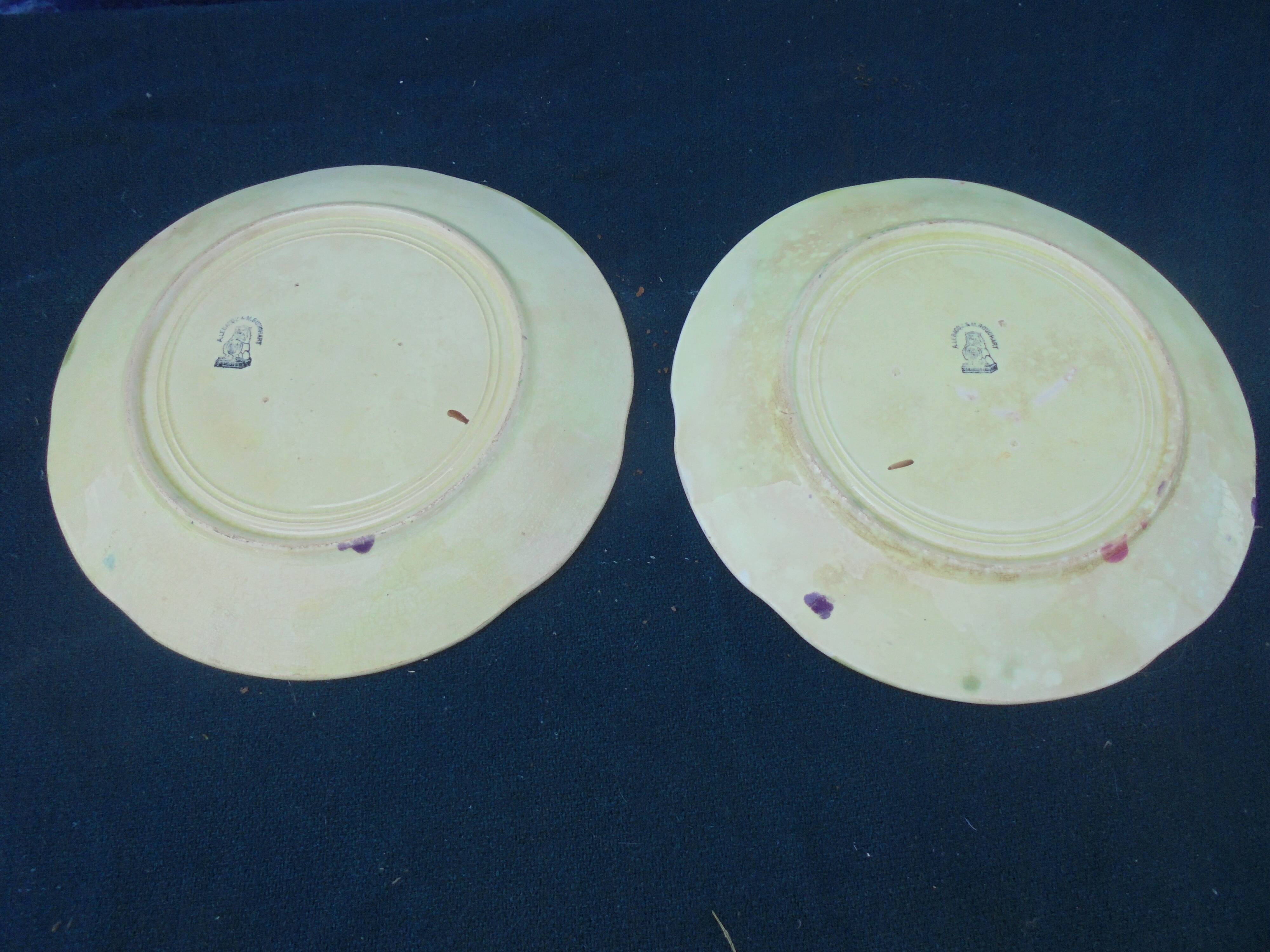 2 Plates in Barbotine Choisy le Roi décor de Pensées