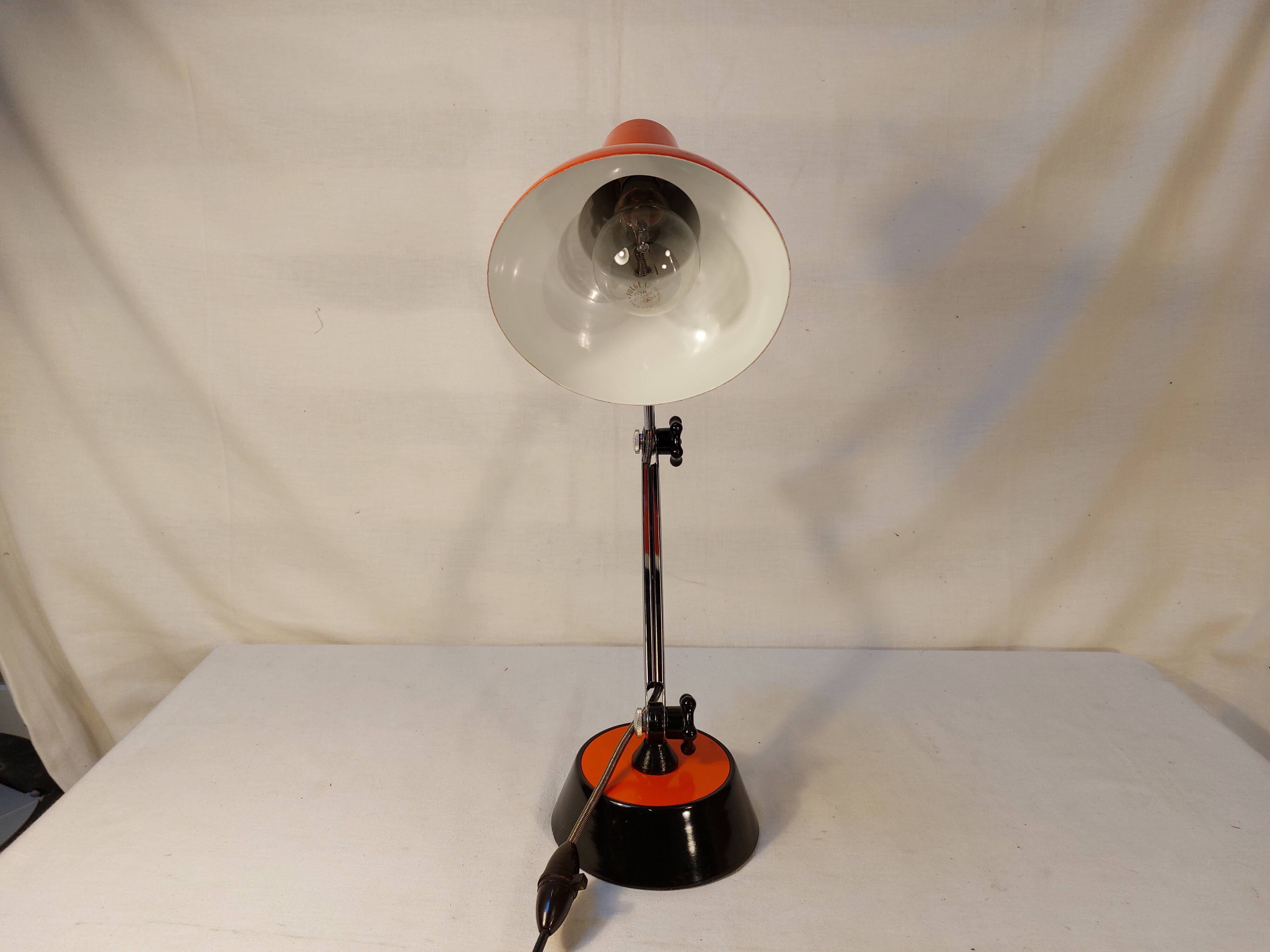 Vintage red articulated desk lamp - 70s/80s.