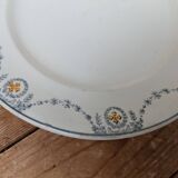 Ancienne assiette sur piédouche plat de service Longwy modèle Moselle