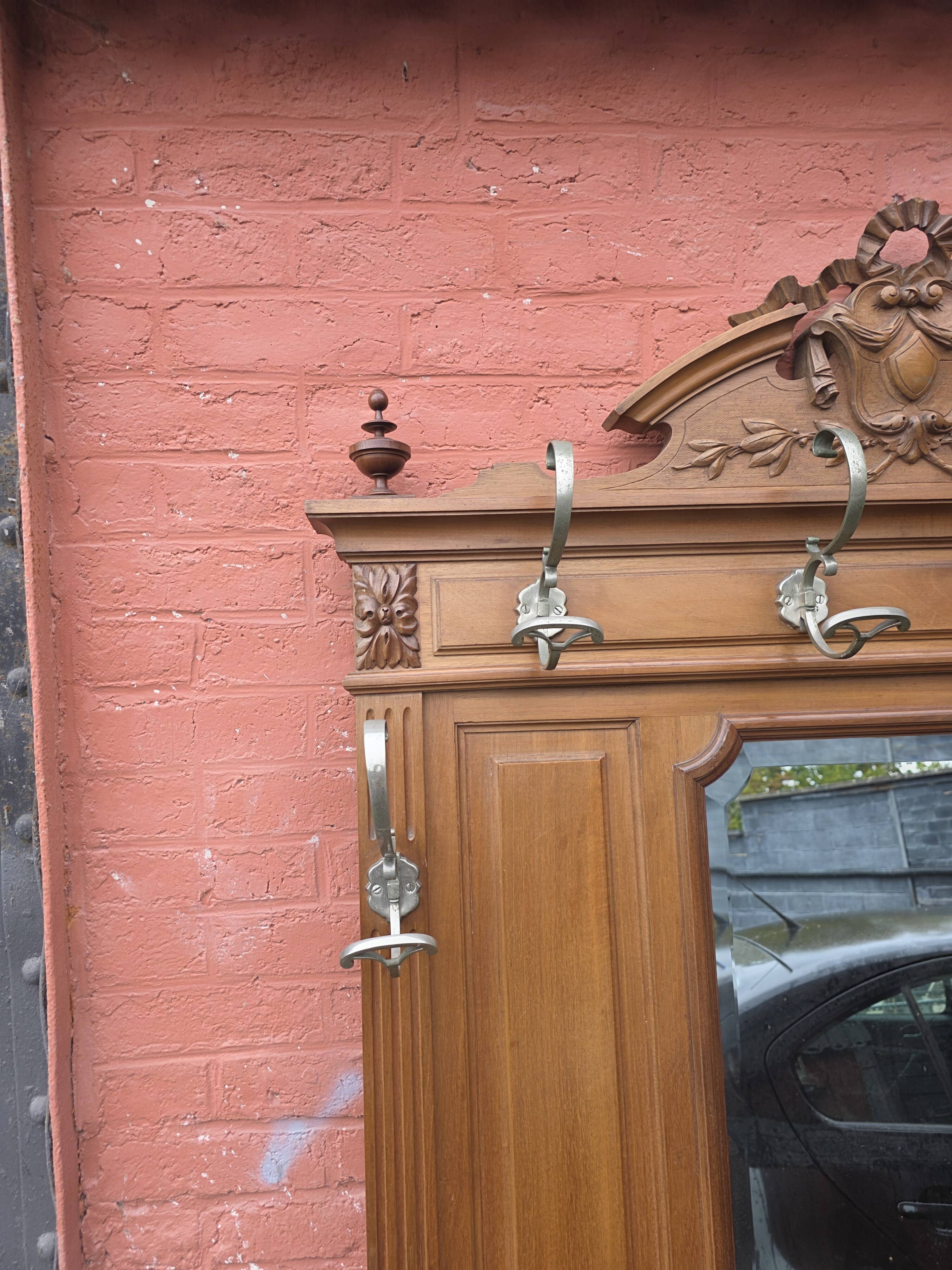 Vestiaire porte manteau en noyer fin XIXe