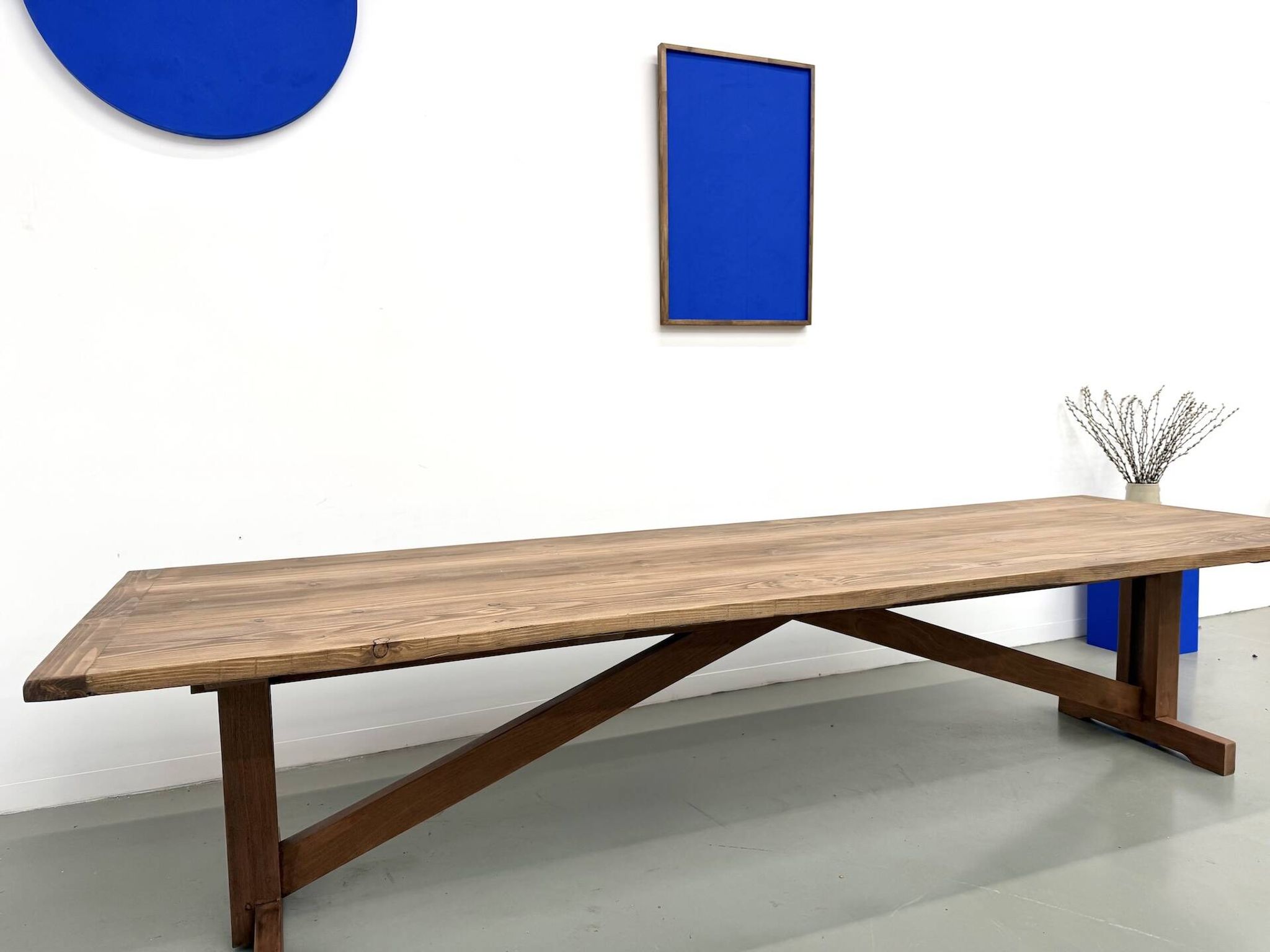 Refectory table in solid pine and beech, with X-shaped legs.