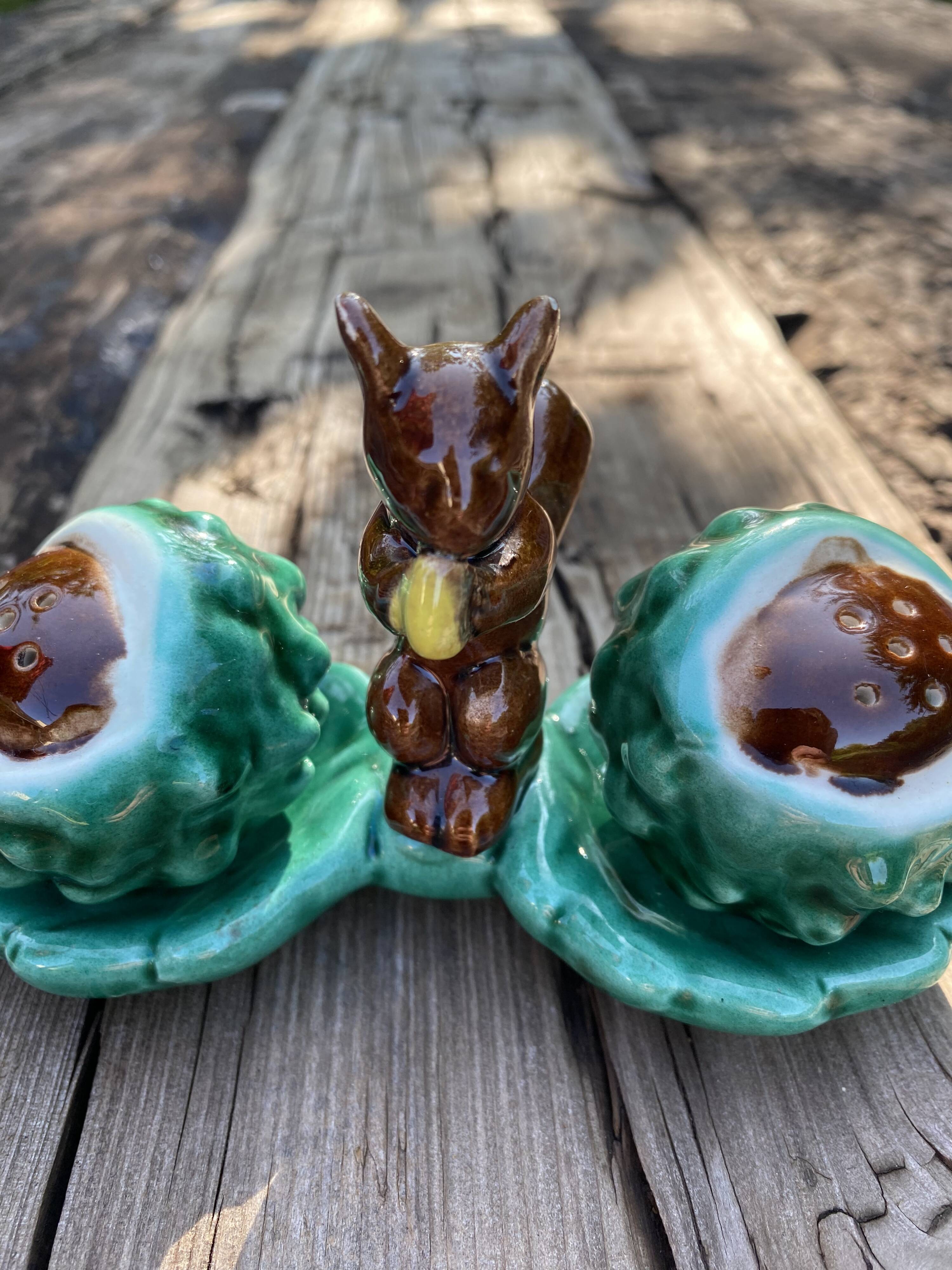 salt and pepper shaker set