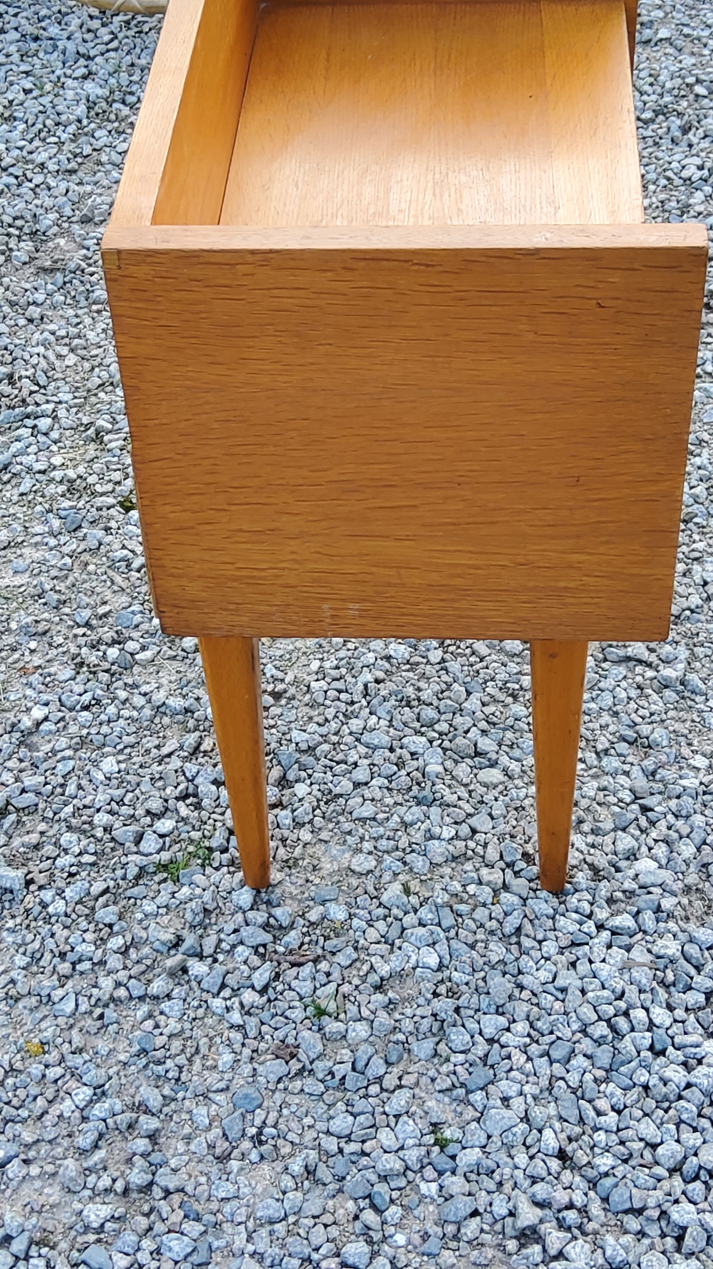 Vintage bedside table of the 50s in blond oak bobbin feet