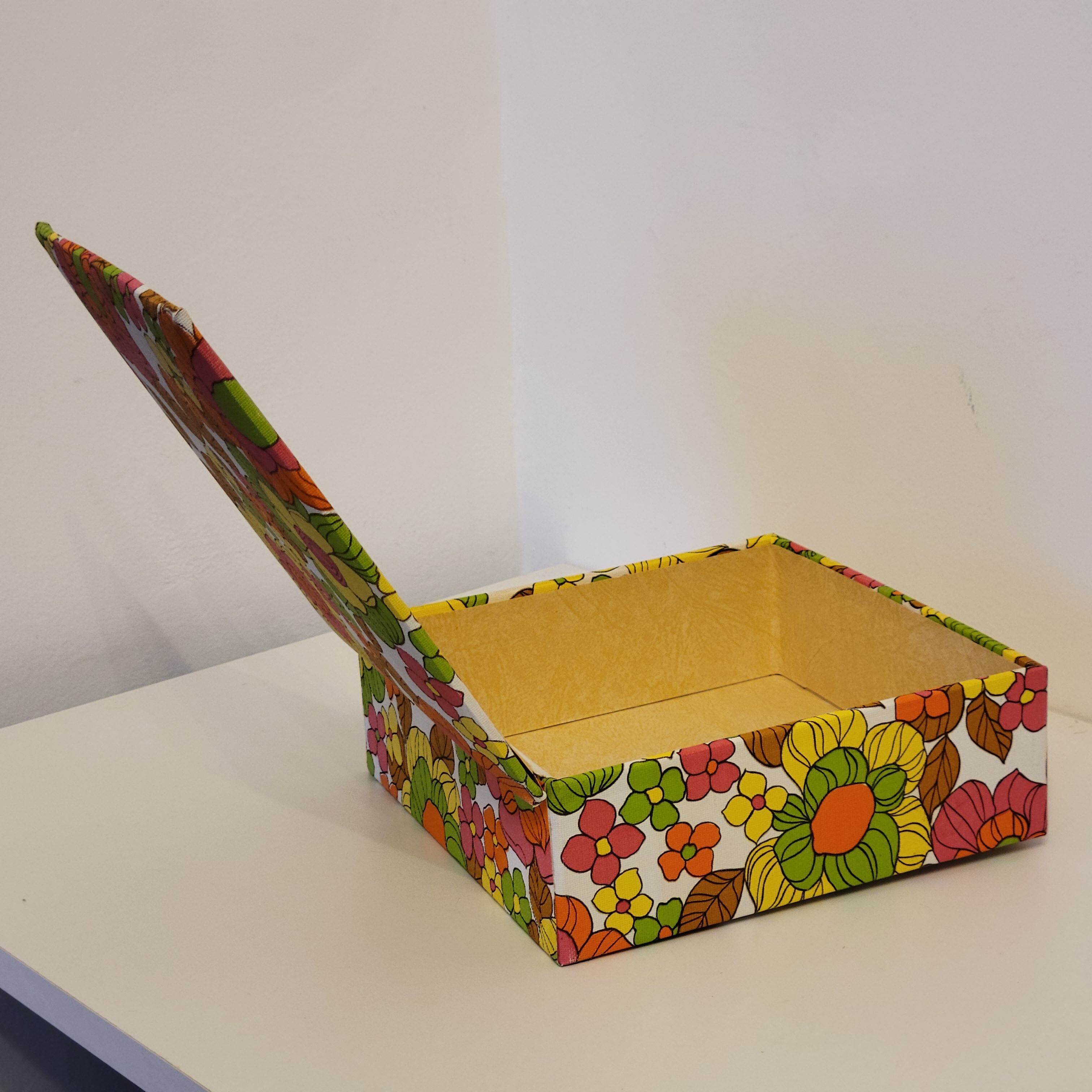70s box in oilcloth fabric psychedelic floral decoration
