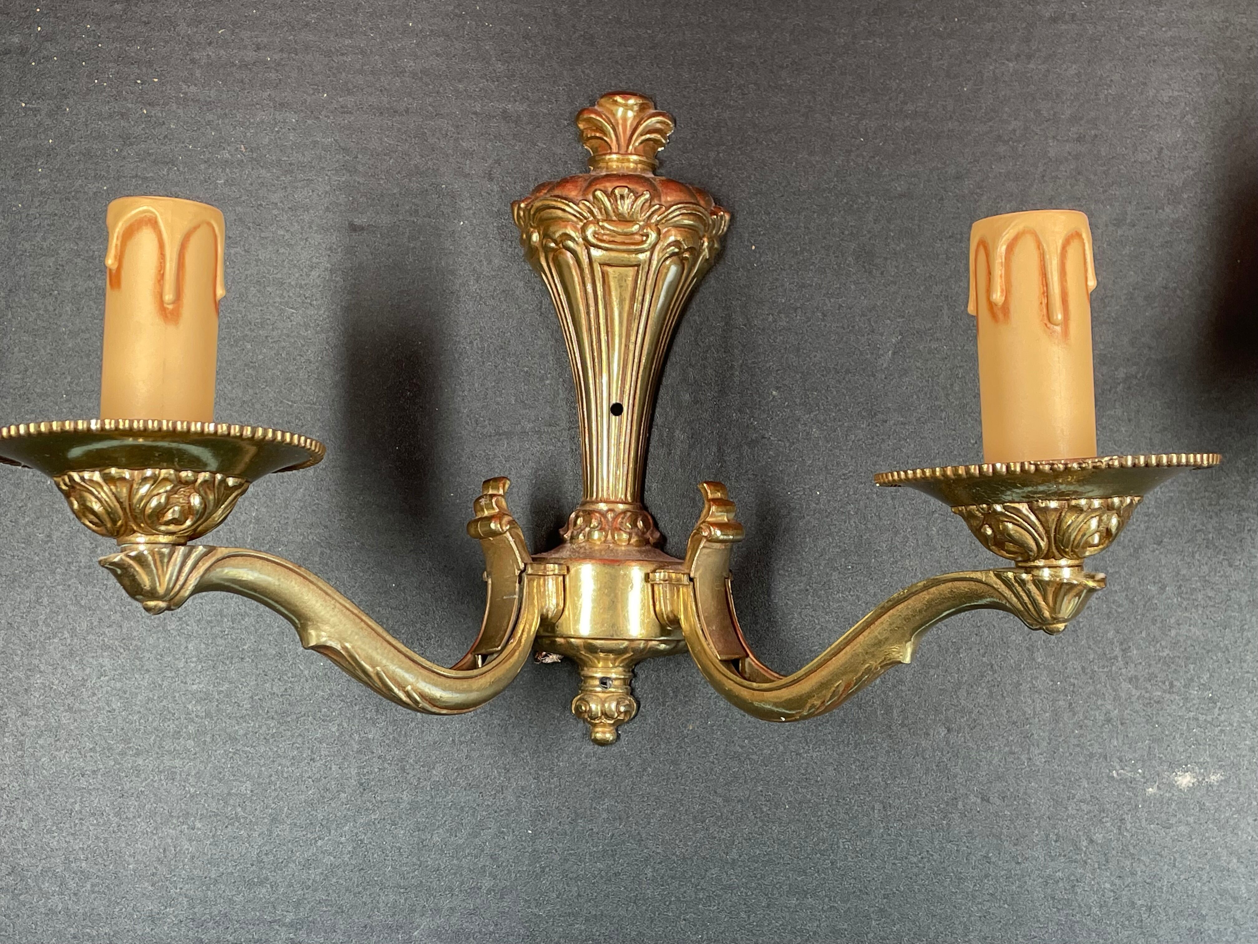 Pair of wall lamp in classic stylized bronze