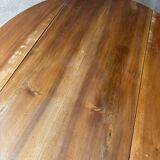 Antique round extendable table without extension