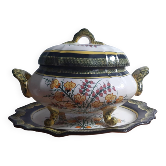 Tureen and its dish