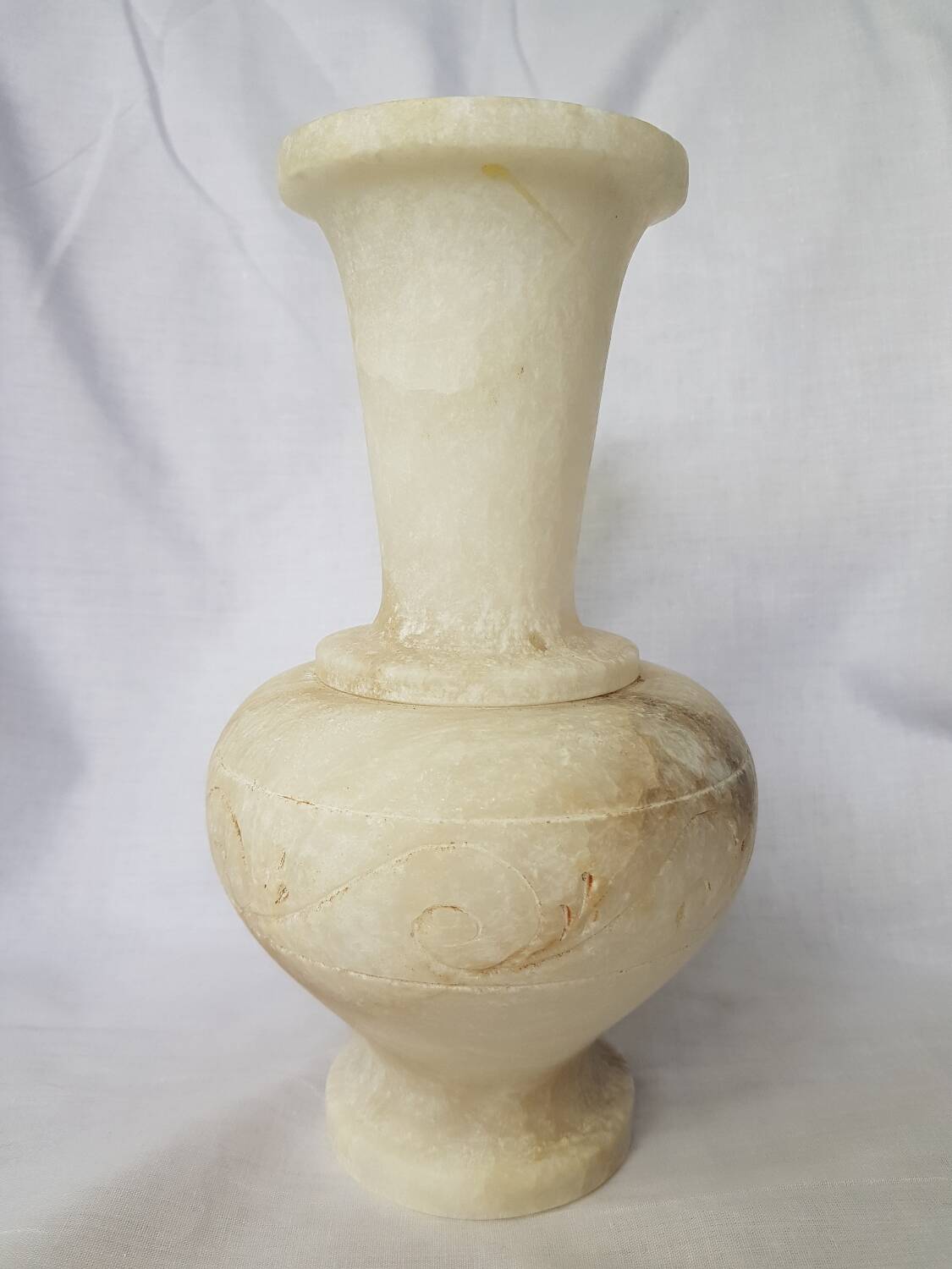 Vase en albâtre