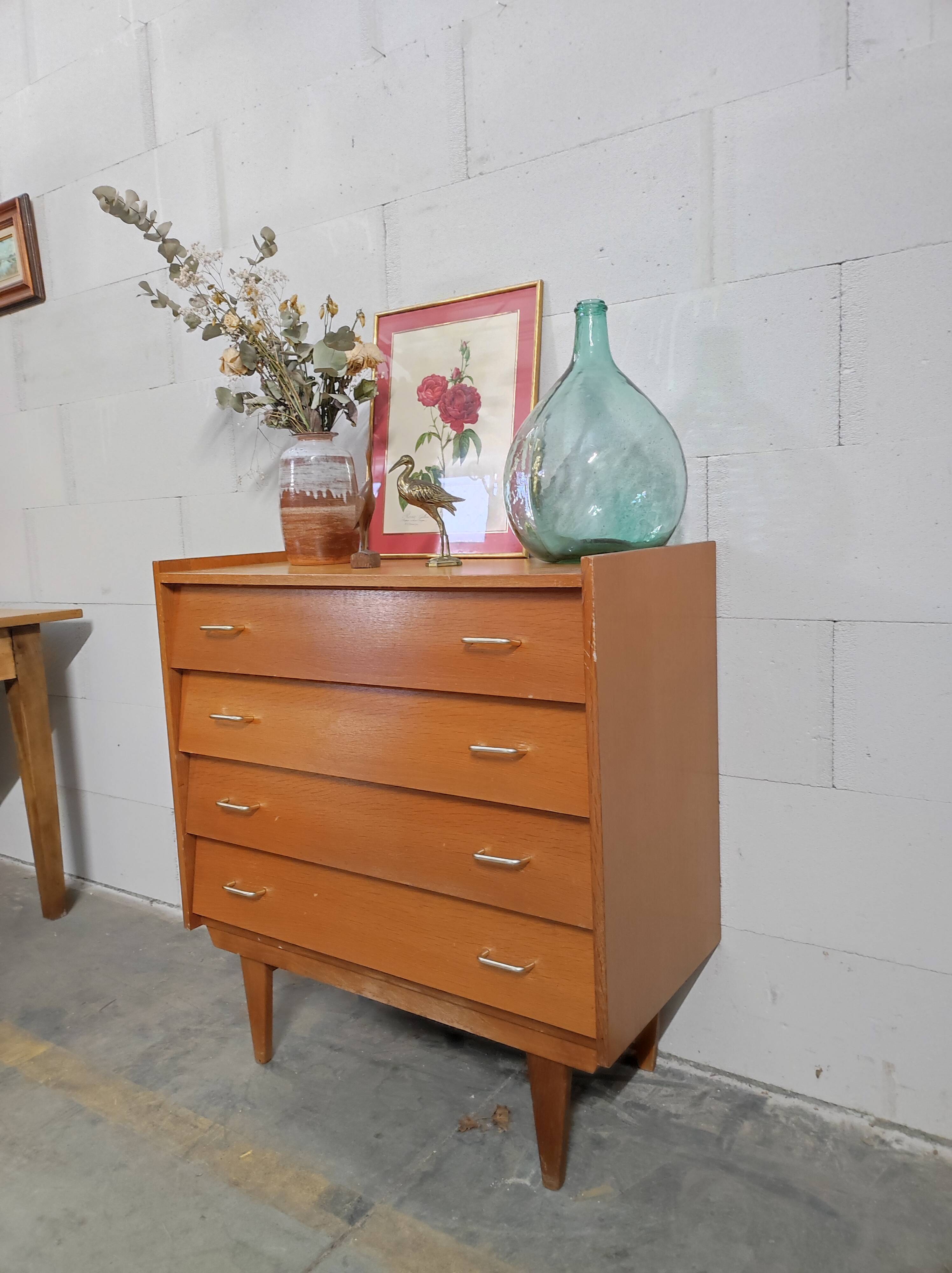 Commode vintage pieds fuseau