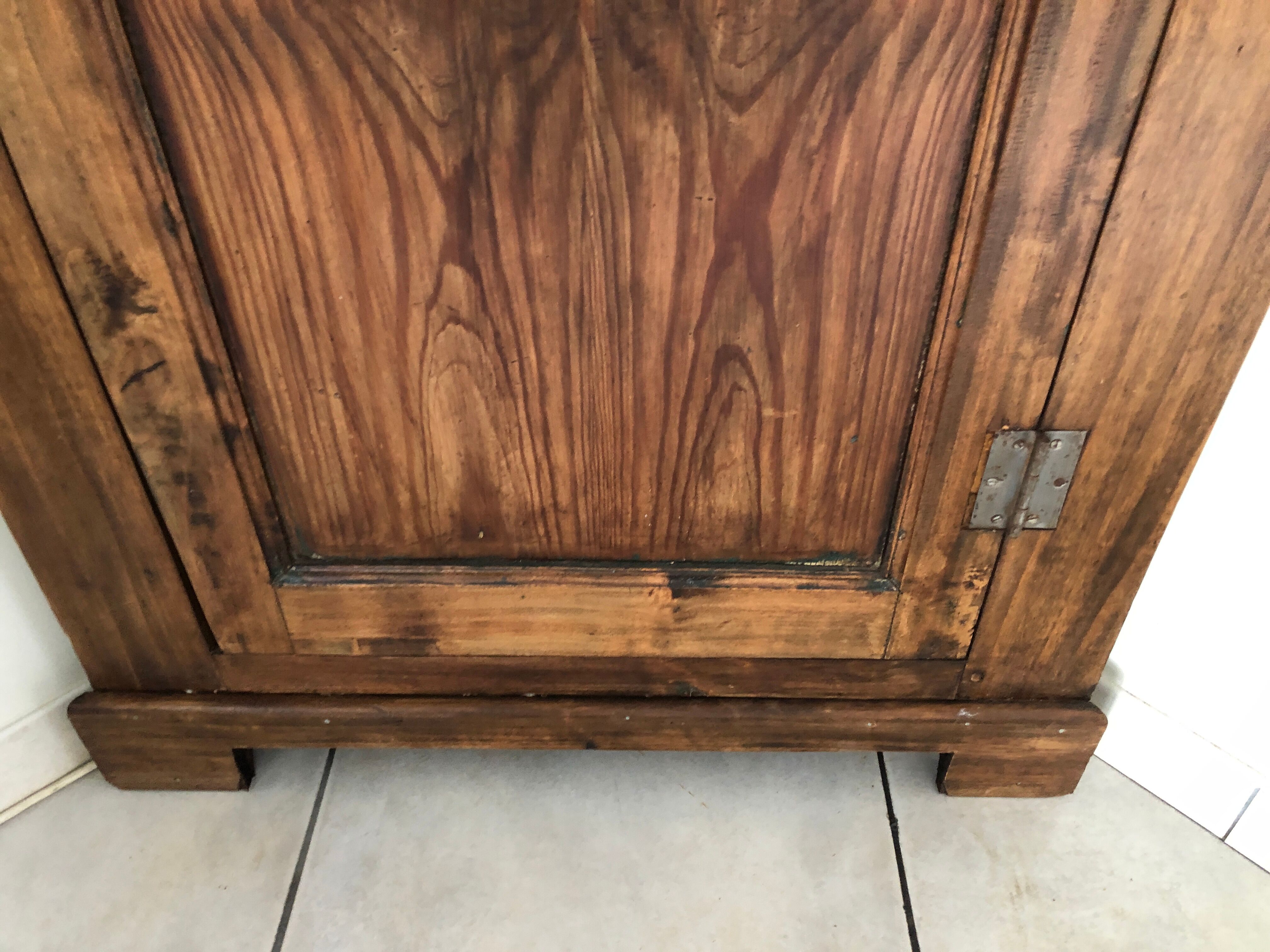 Notch, corner cabinet