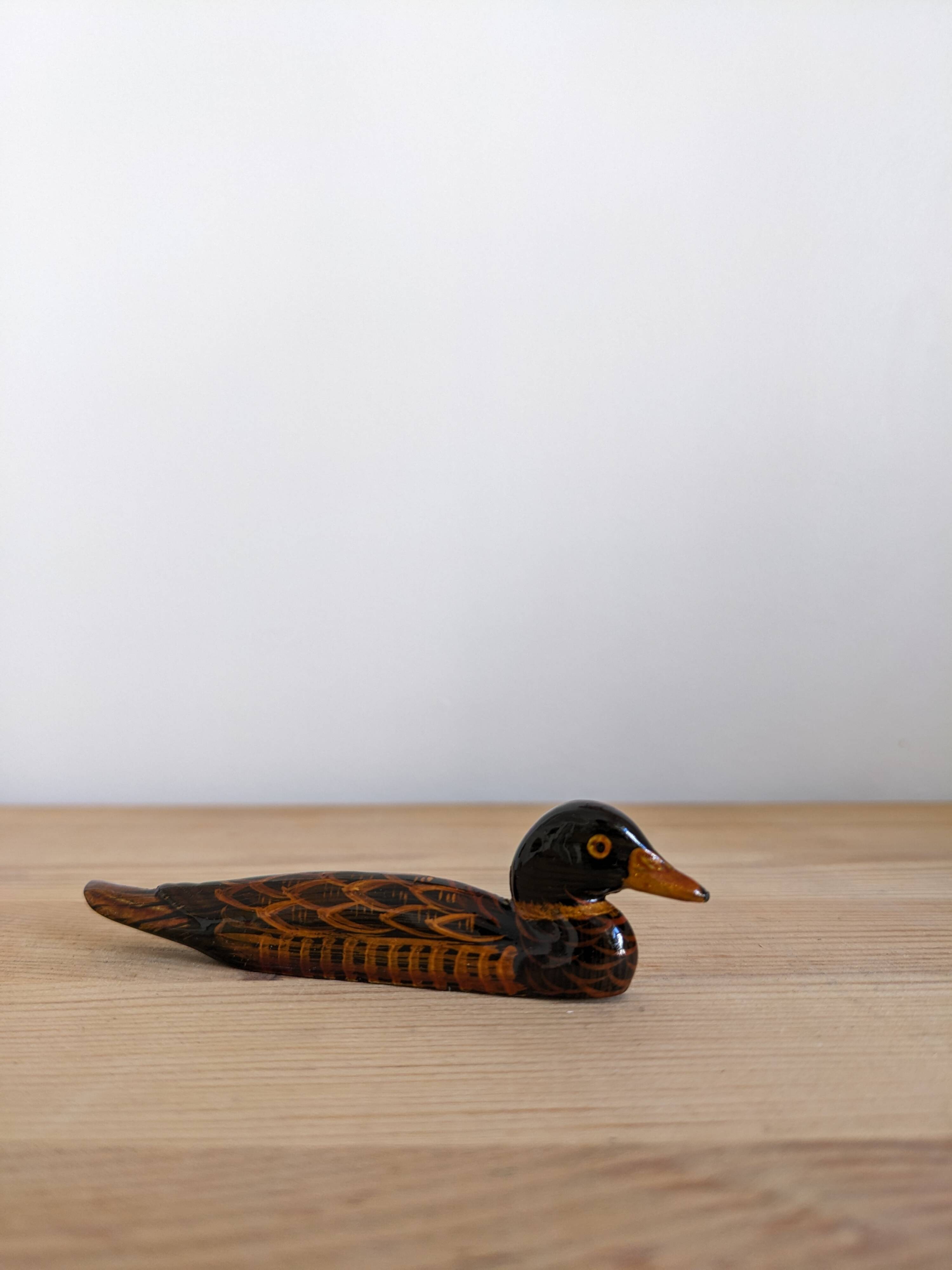 Lacquered wooden duck knife holders