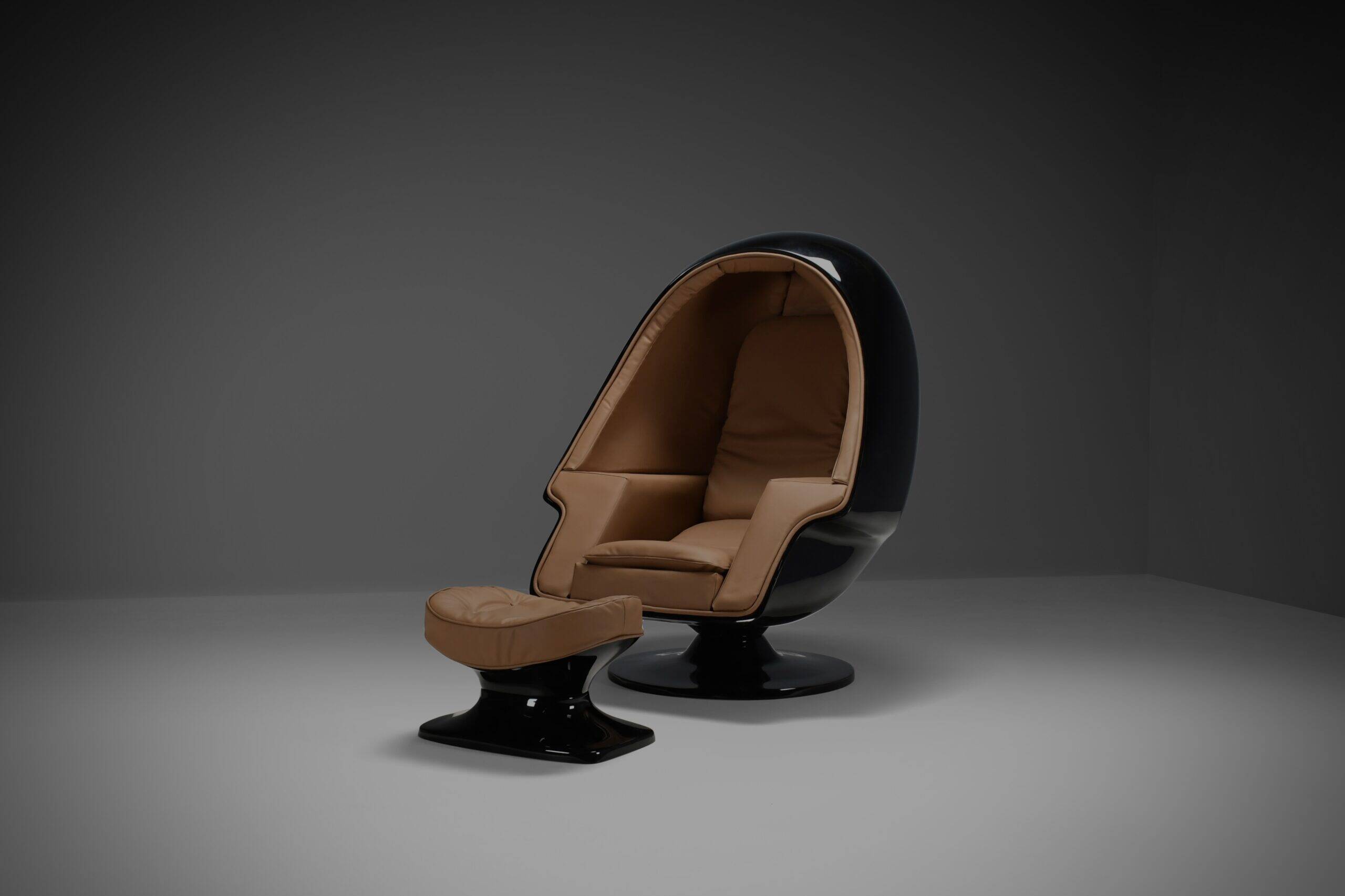 Original Lee West ‘Alpha’ Stereo Egg Chair, USA 1968