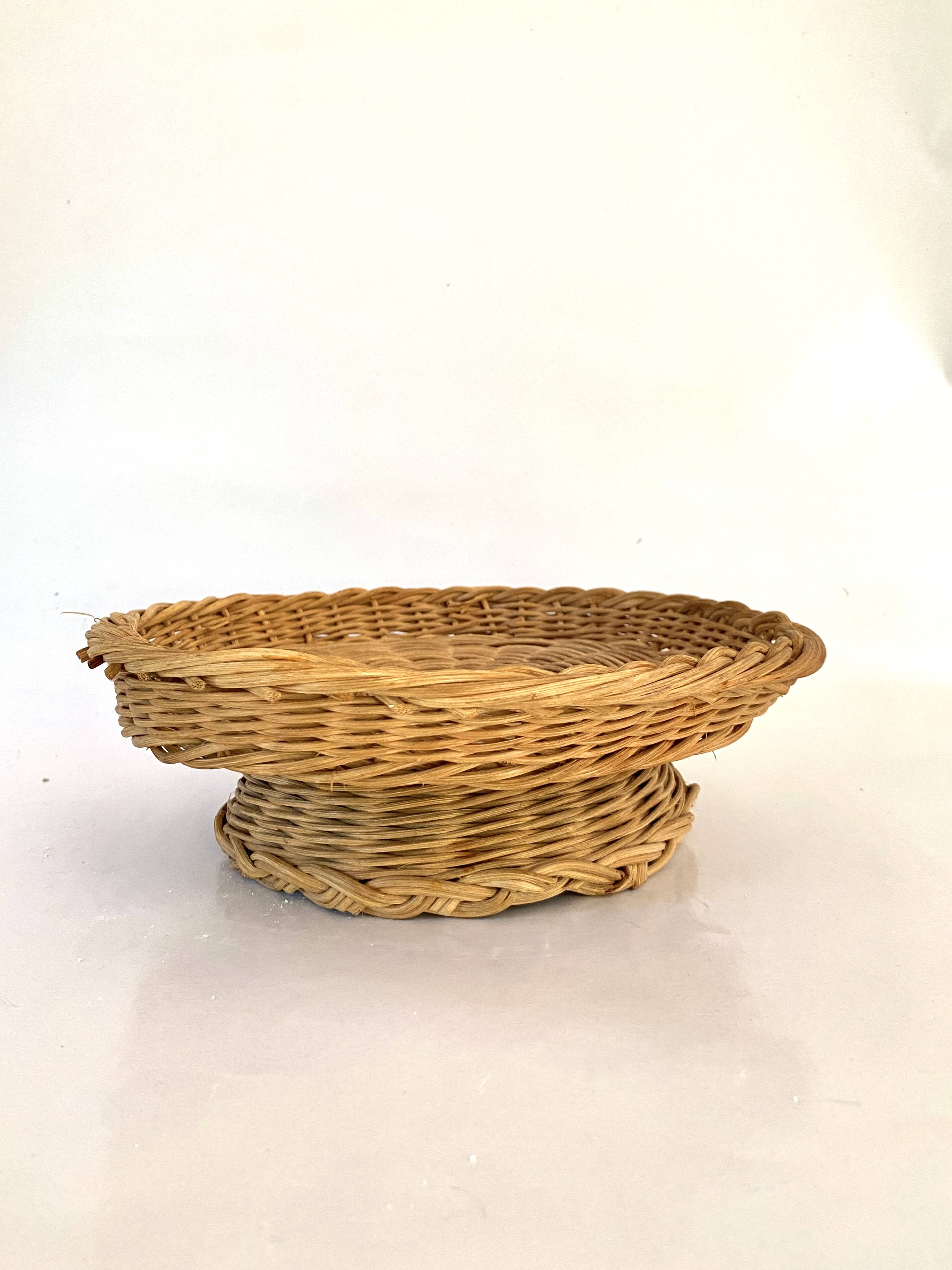Straw dish on pedestal
