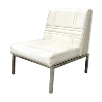 Retro armchair in imitation leather Skaï ivory white and structure in chrome metal