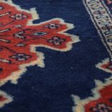Tapis en laine bleu foncé – 139 x 66 cm