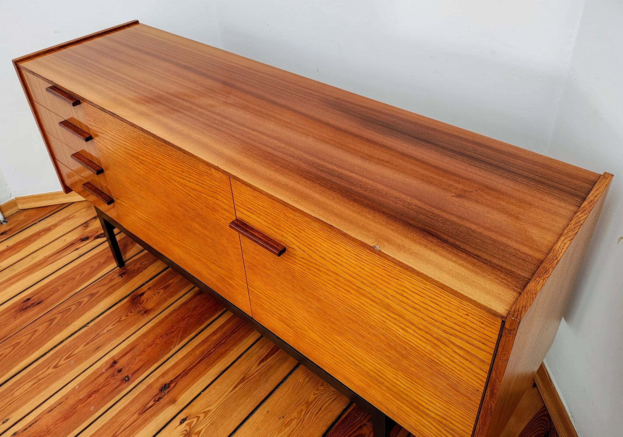 Enfilade par F. Mezuláník pour UP Závody, Tchécoslovaquie 1960