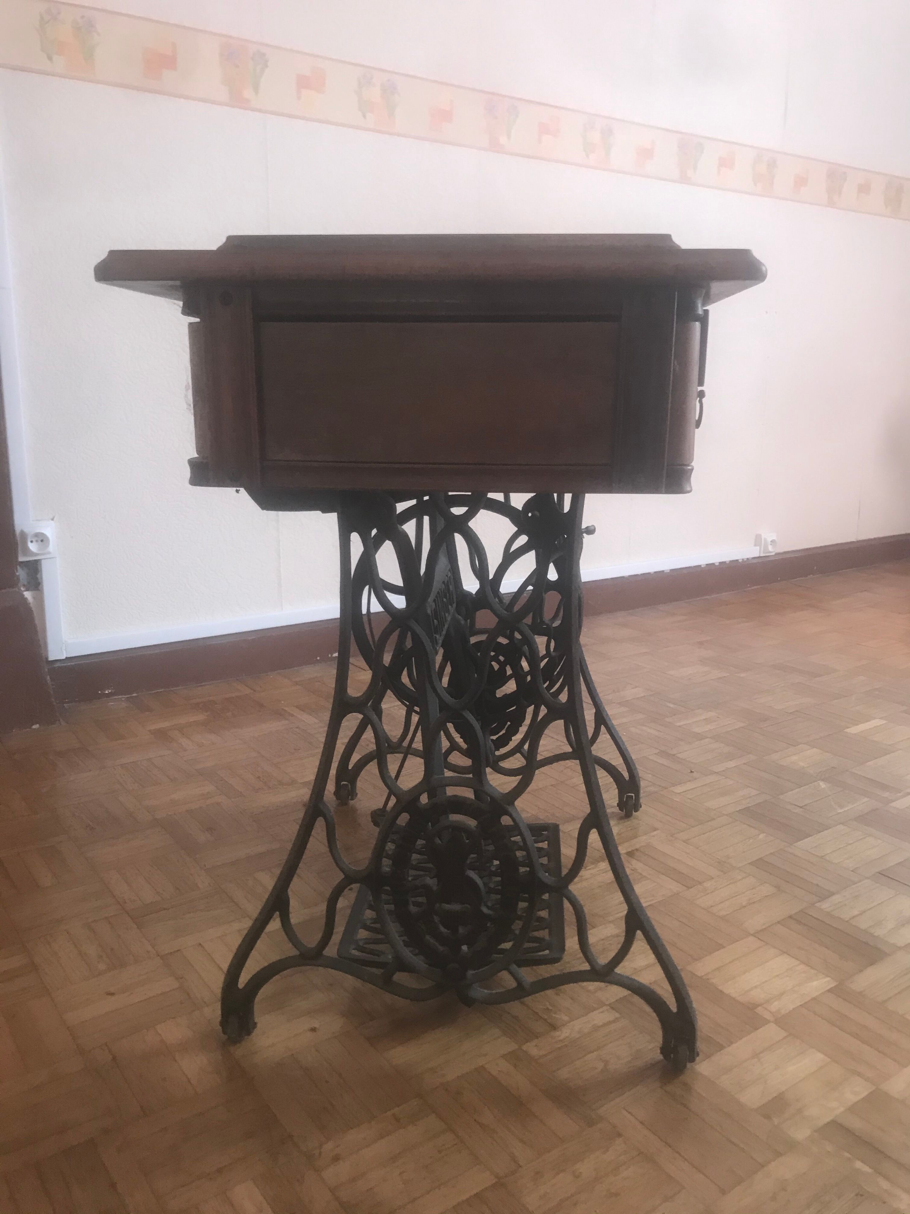 Singer sewing machine furniture