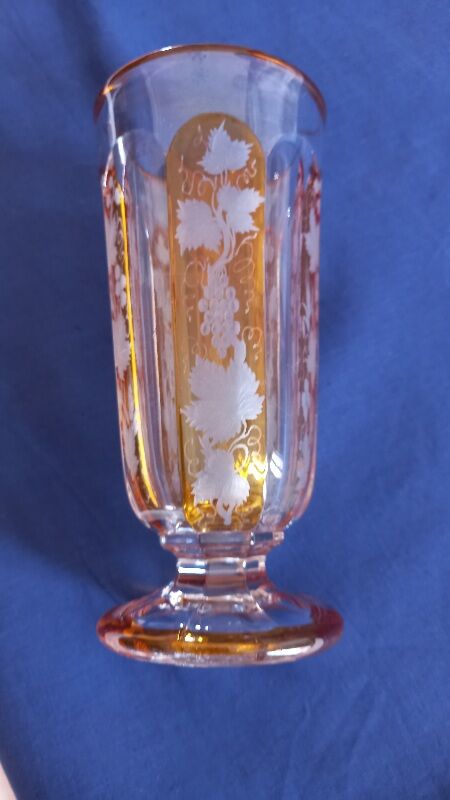 Small vase shaped chantournée with piedouche